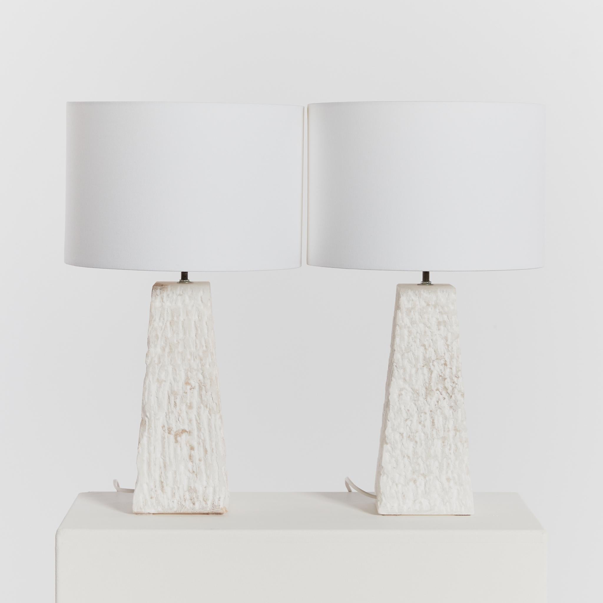 Late 20th Century stippled alabaster stone table lamps In Excellent Condition In London, GB