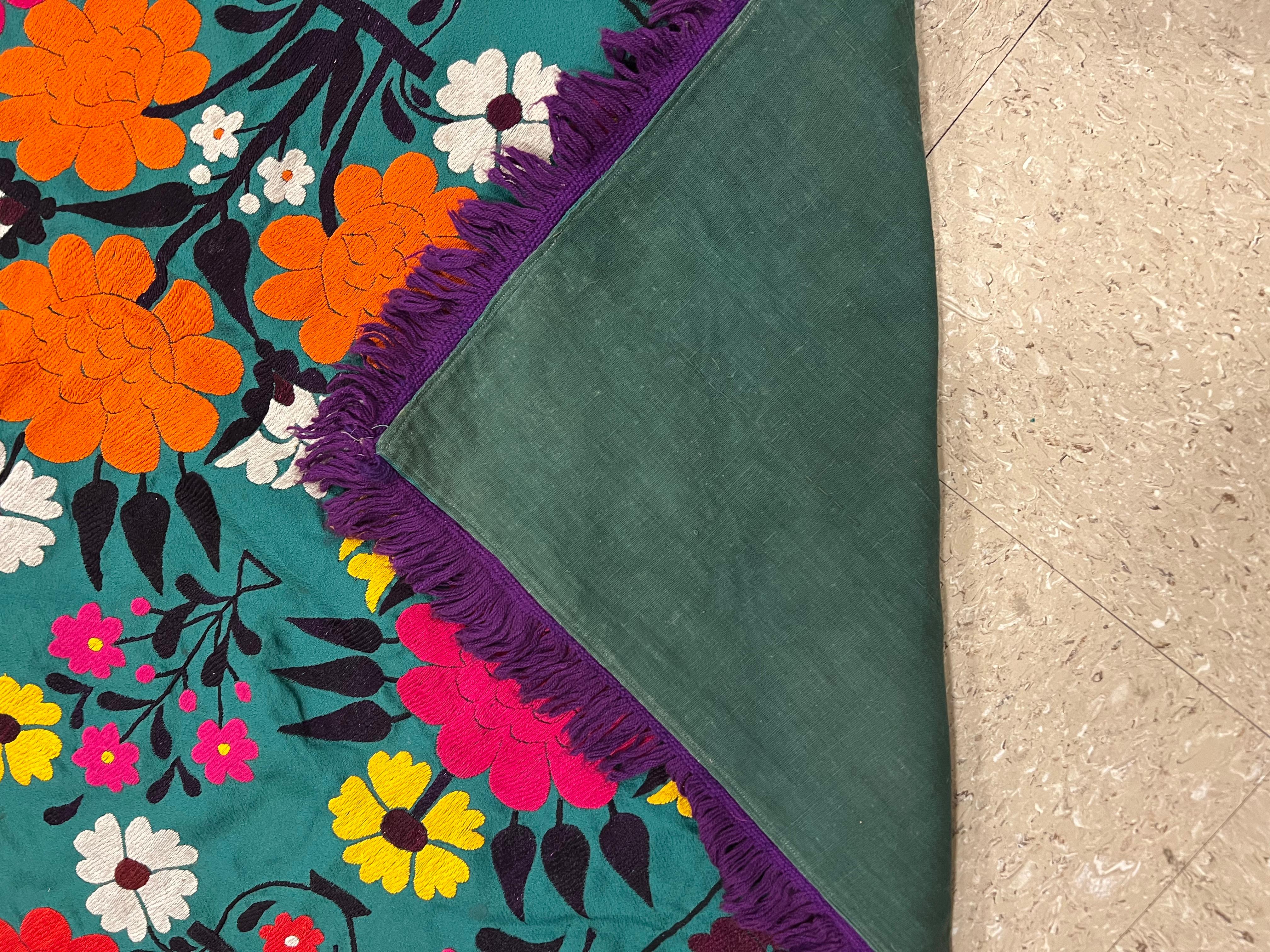 Textil im Suzani-Stil des späten 20. Jahrhunderts, bunt und mit Blumendruck im Angebot 5
