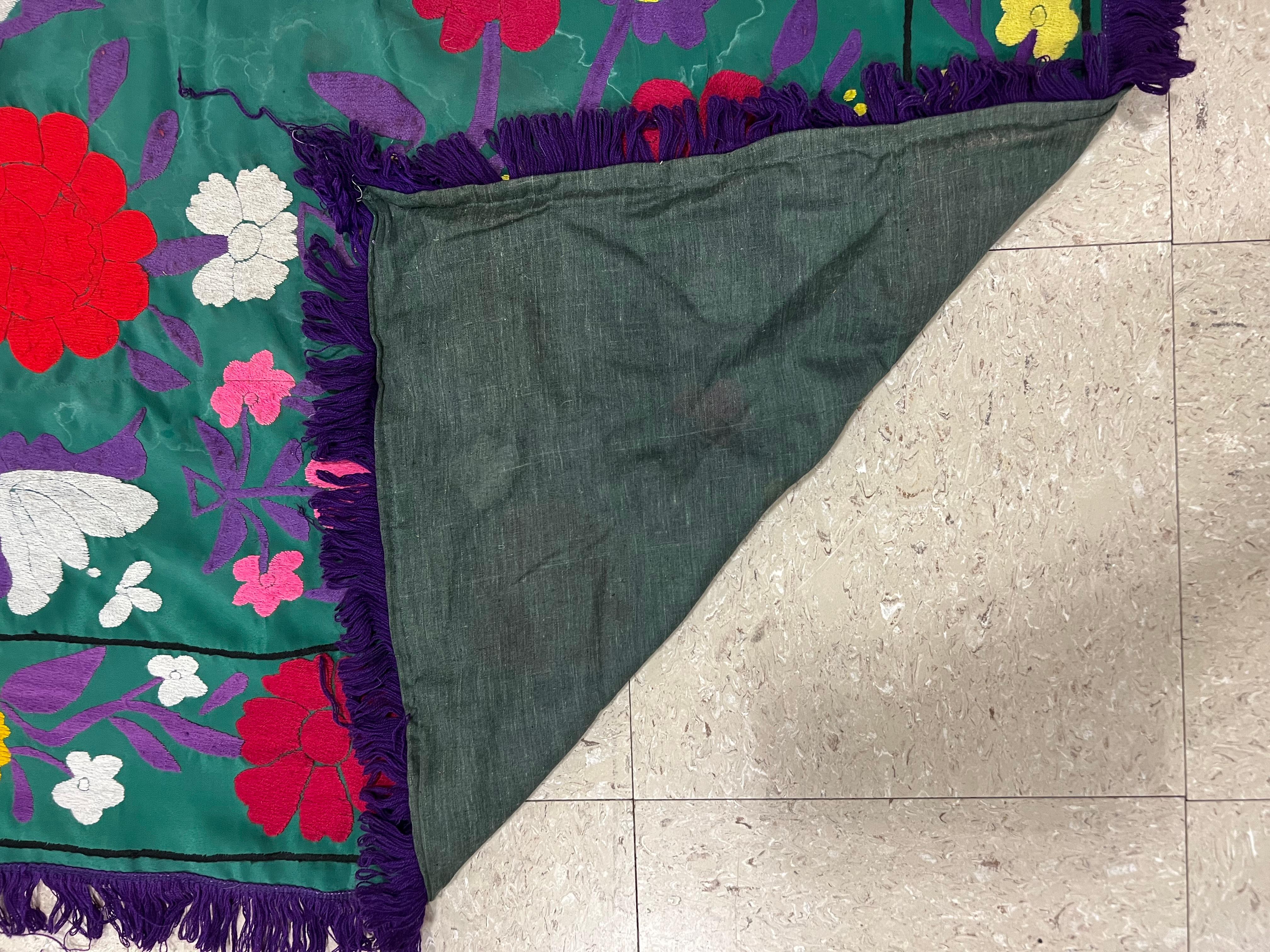 Textil im Suzani-Stil des späten 20. Jahrhunderts, rot, gelb, geblümt, farbenfroh im Angebot 3
