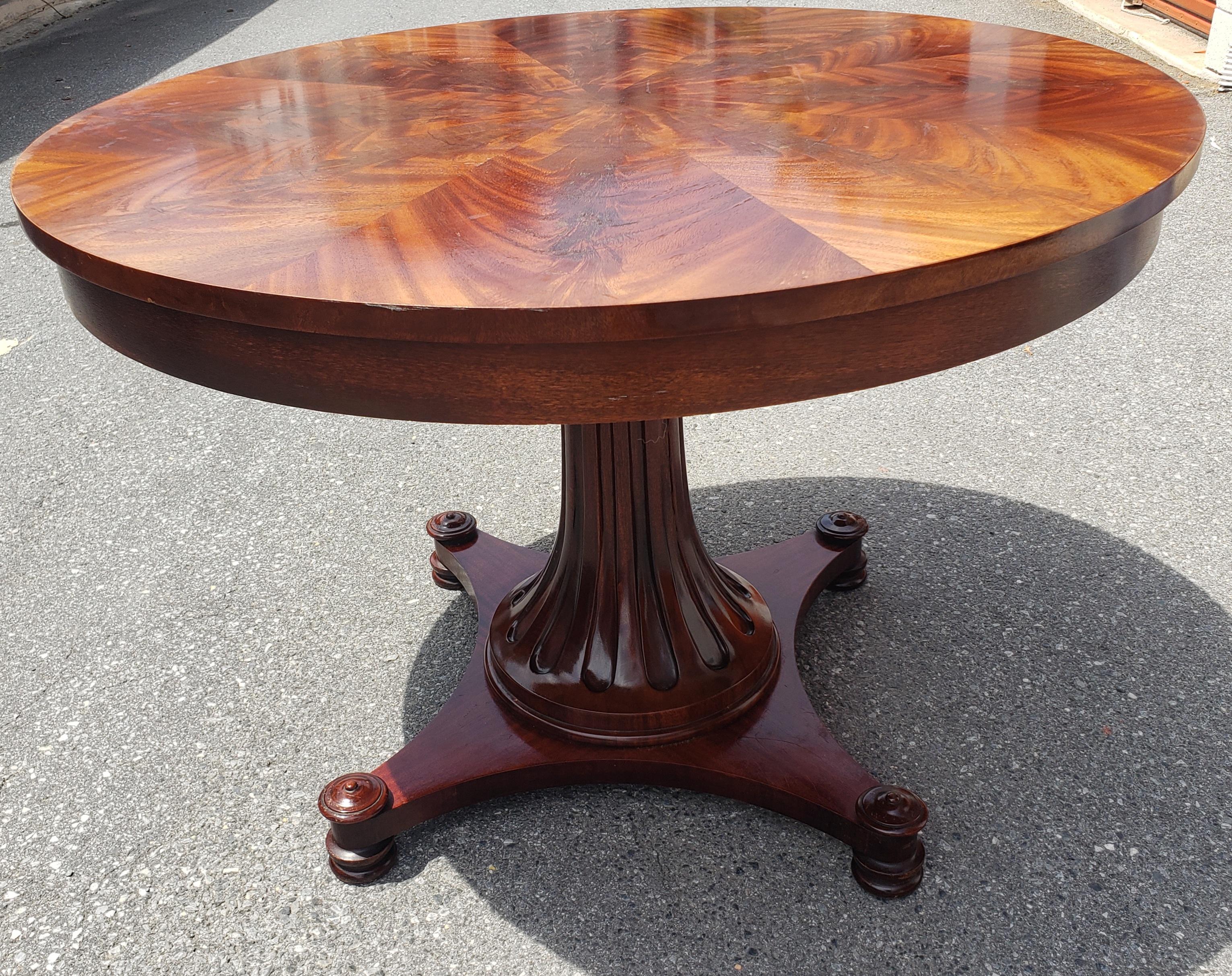 George III Late 20th Century Swirl Mahogany Breakfast Table or Center Table