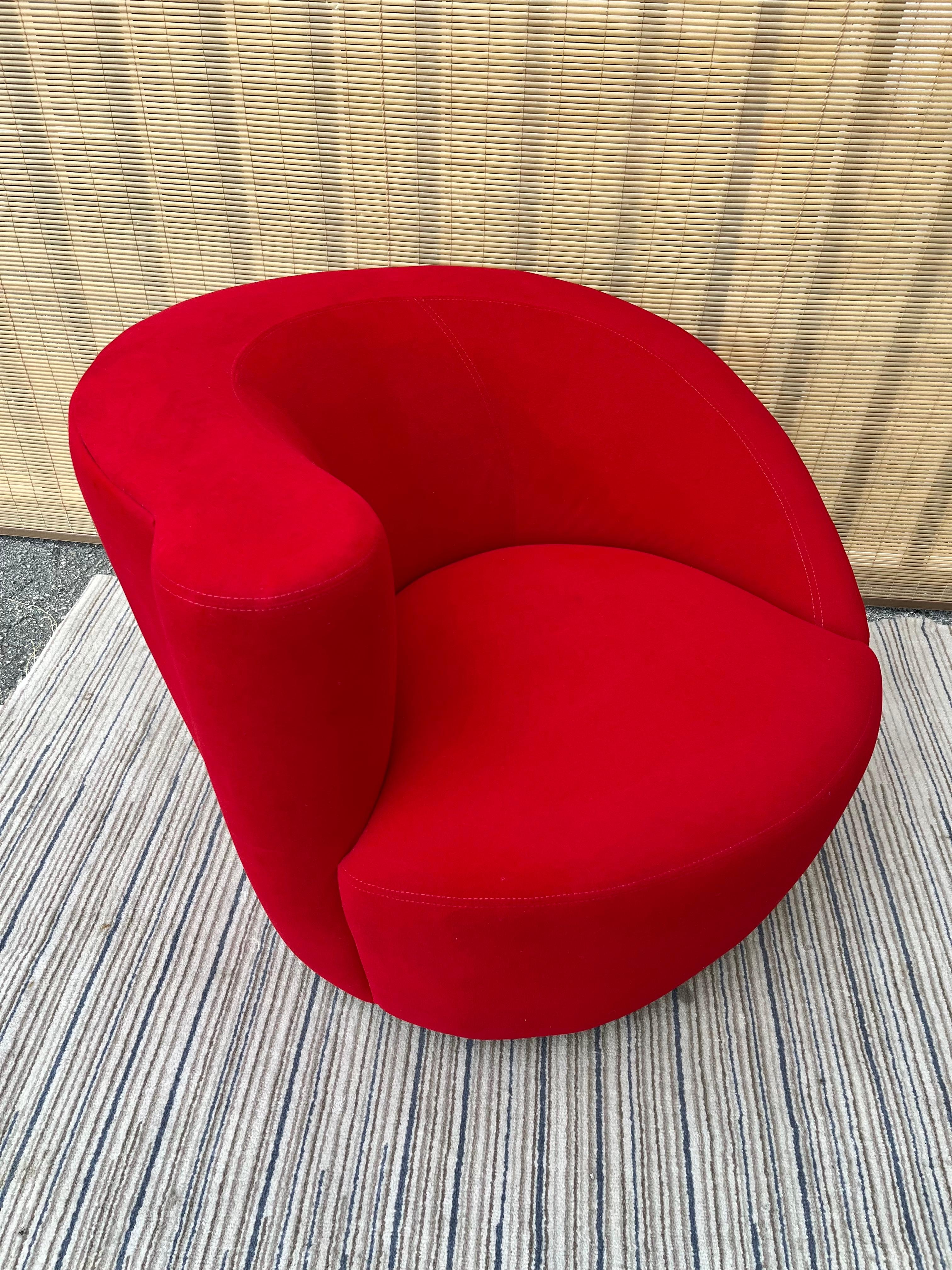 Late 20th Century Upholstered Swivel Chair In Good Condition For Sale In Miami, FL