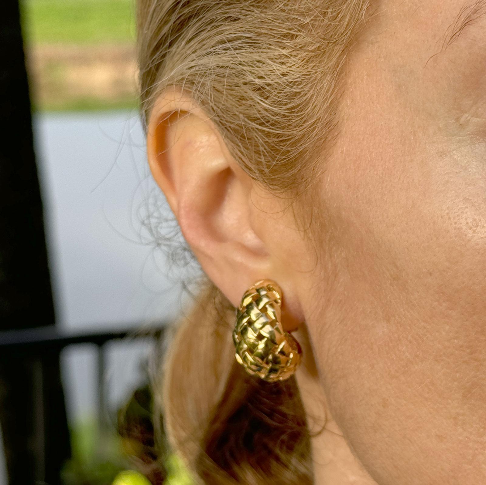 Late 20th Century Tiffany & Co. Vannerie Basket Weave Half Hoop Earclip Earrings In Excellent Condition In Boca Raton, FL