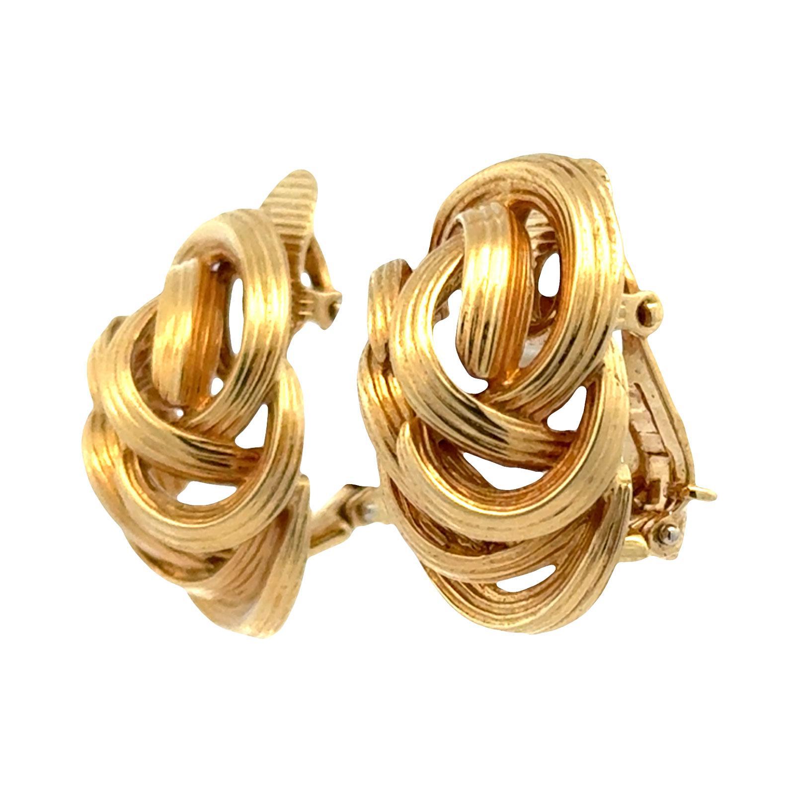 Contemporaneo Orecchini a clip con nodo in oro giallo 18 carati Tiffany & Company della fine del XX secolo in vendita