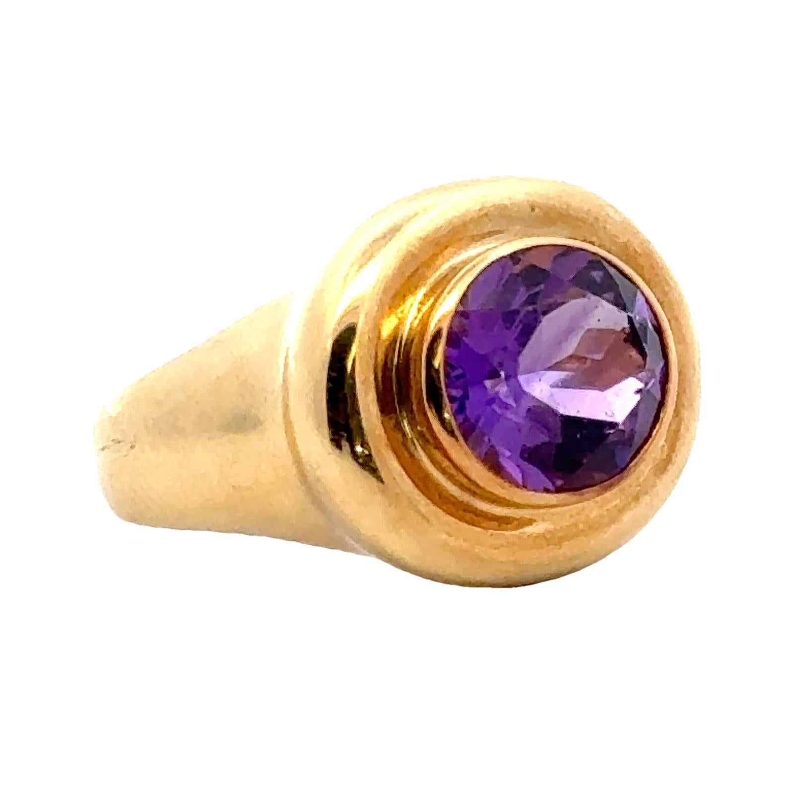 Late 20th Century Tiffany & Company Paloma Piccaso Oval Amethyst 18KYG Ring In Excellent Condition In Boca Raton, FL