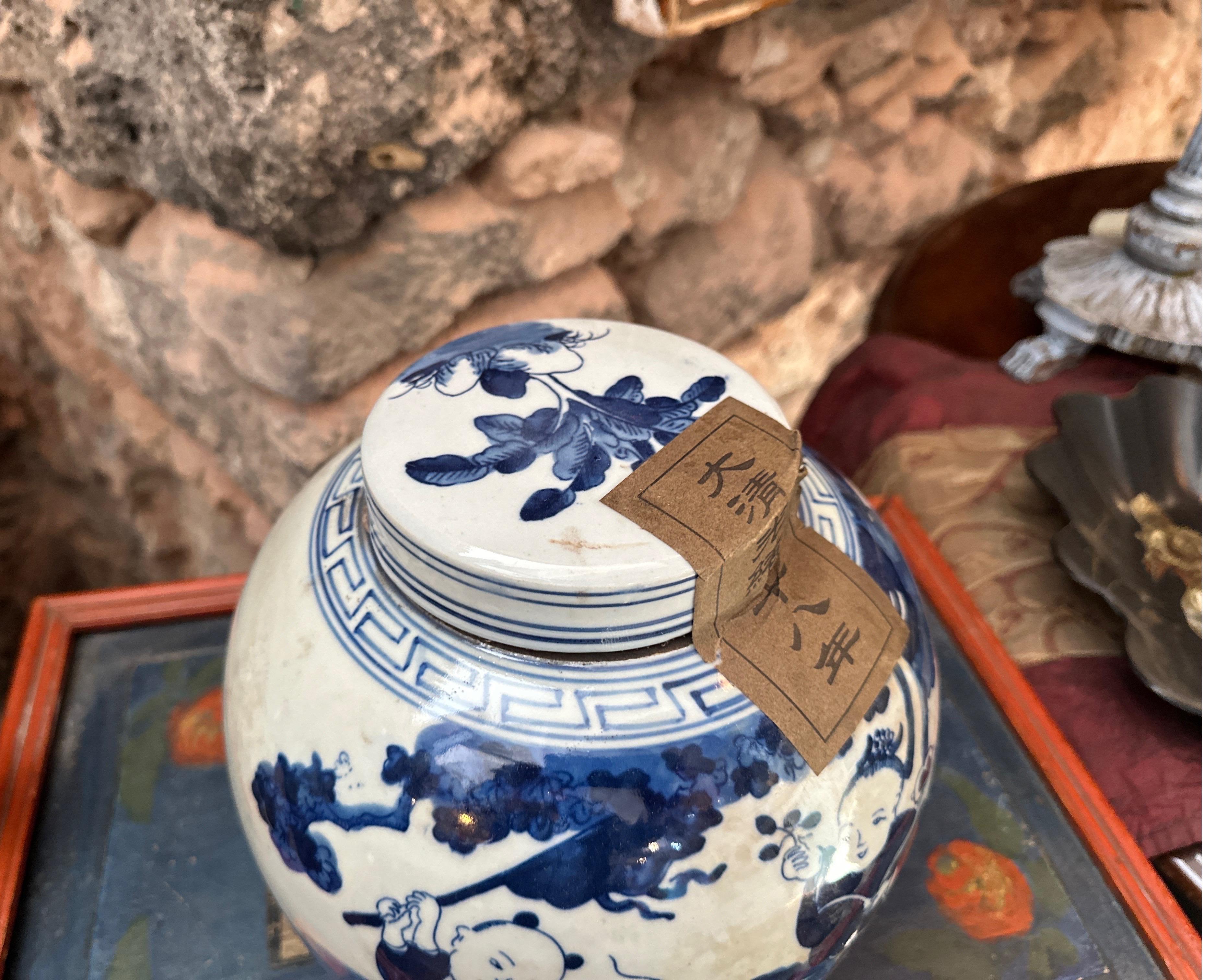 Chinese Export Late 20th Century Traditional Blue and White Ceramic Chinese Ginger Jar For Sale