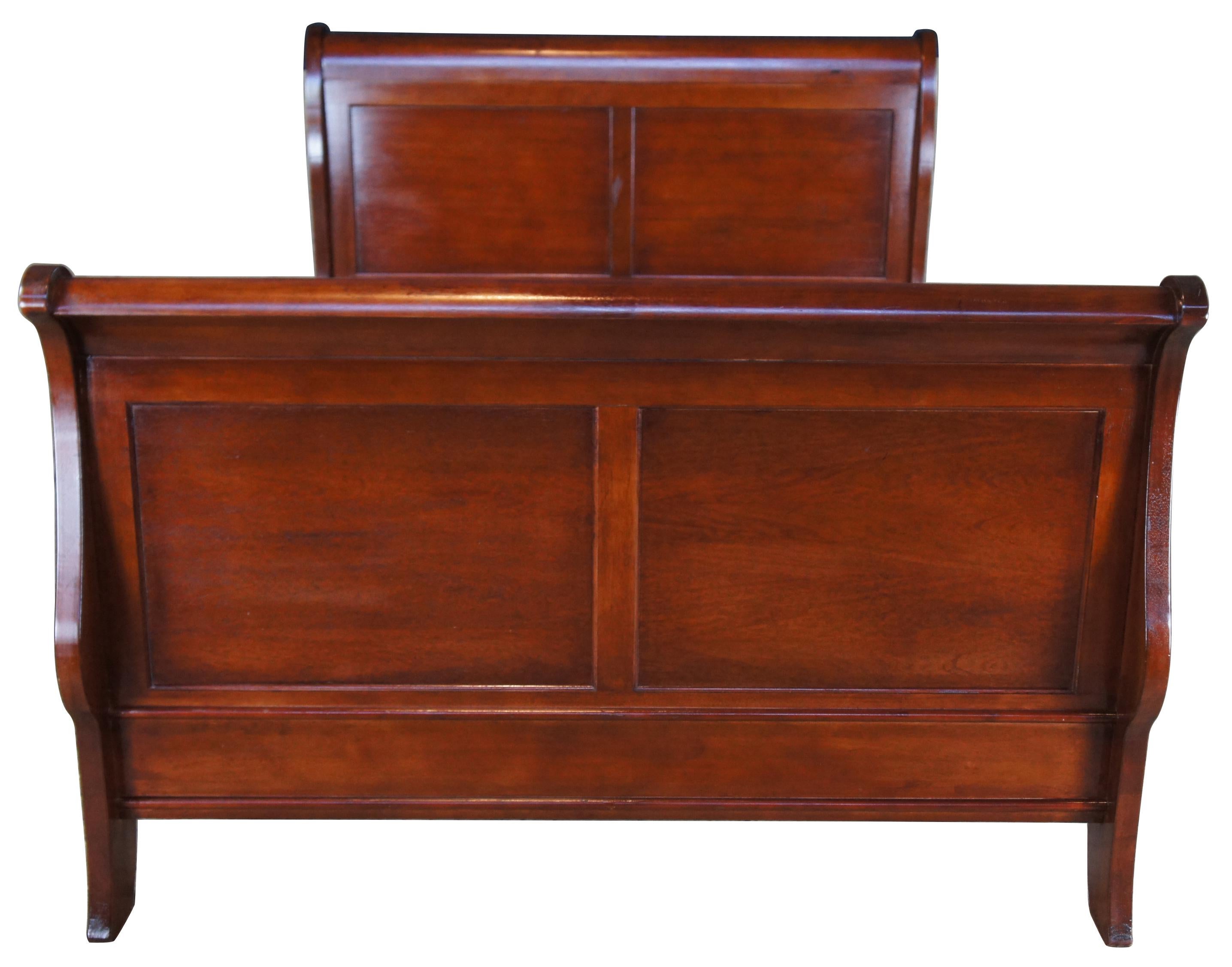 Vintage queen sized sleigh bed featuring paneled head and foot boards with serpentine shape and flared feet. Made of birch with a mahogany finish.

Measures: Foot height - 41