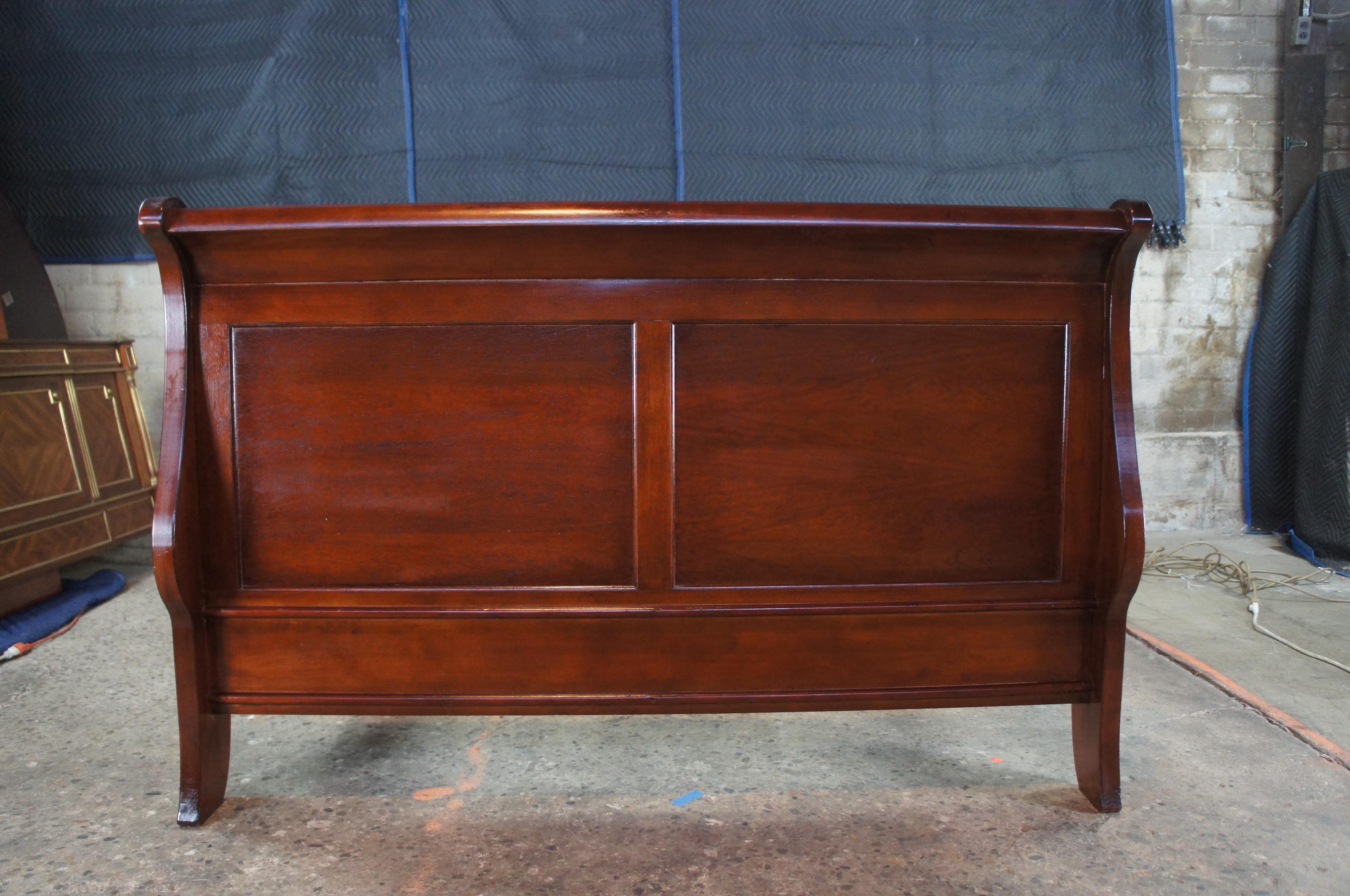 Late 20th Century Traditional Louis Phillipe Style Queen Size Sleigh Bed Frame In Good Condition In Dayton, OH