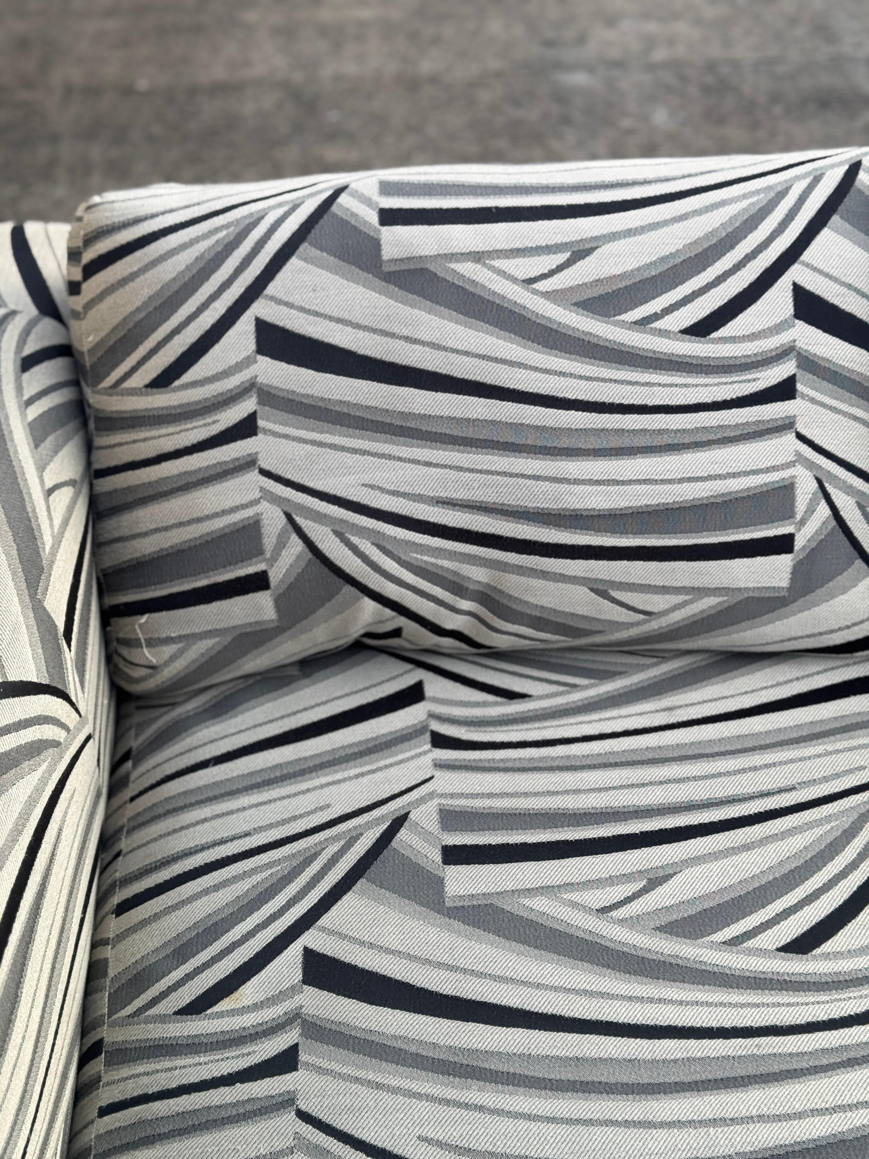 Late 20th-Century Tuxedo Sofas With Abstract Upholstery - Set of 2 For Sale 4