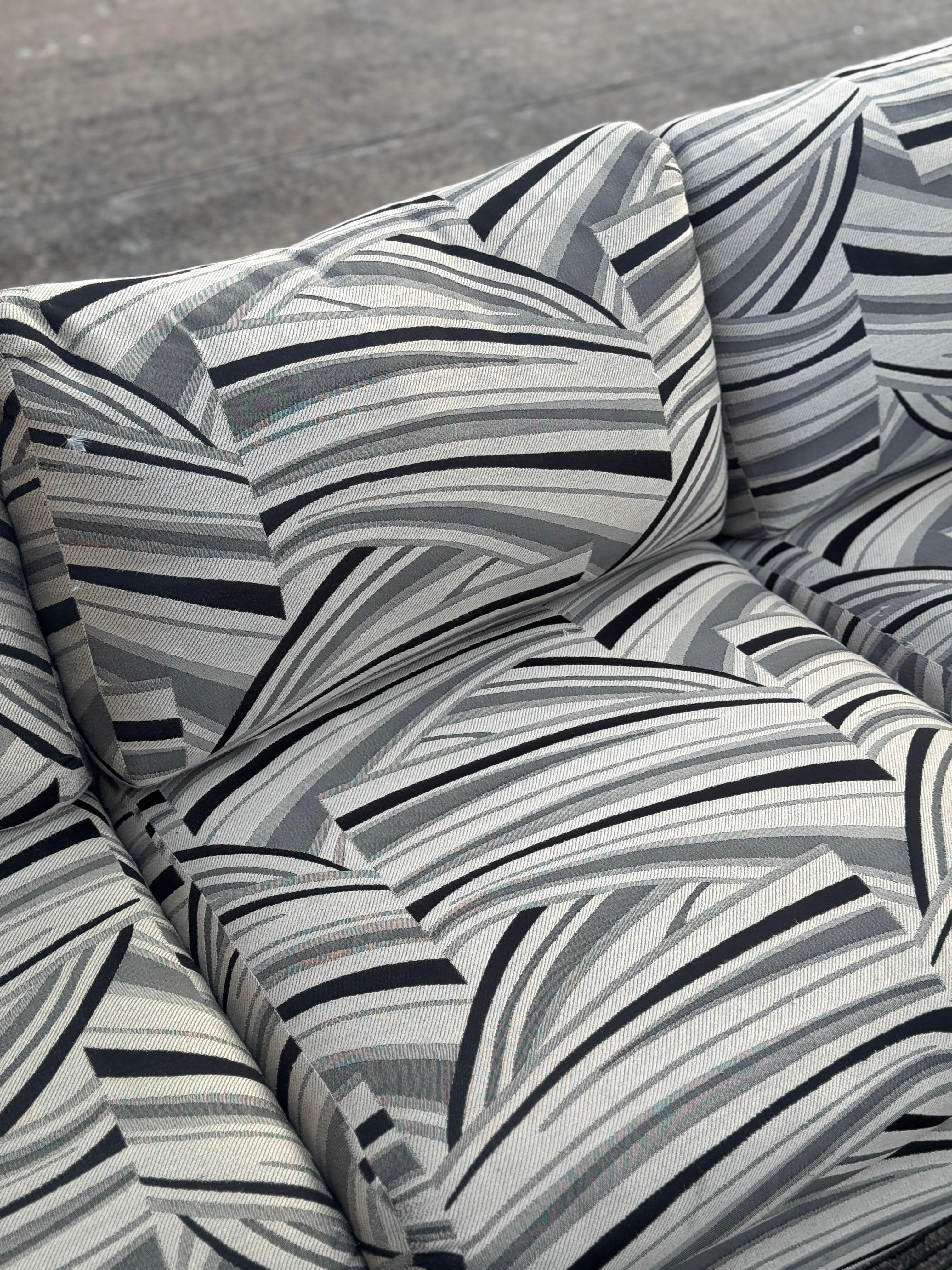Late 20th-Century Tuxedo Sofas With Abstract Upholstery - Set of 2 For Sale 5