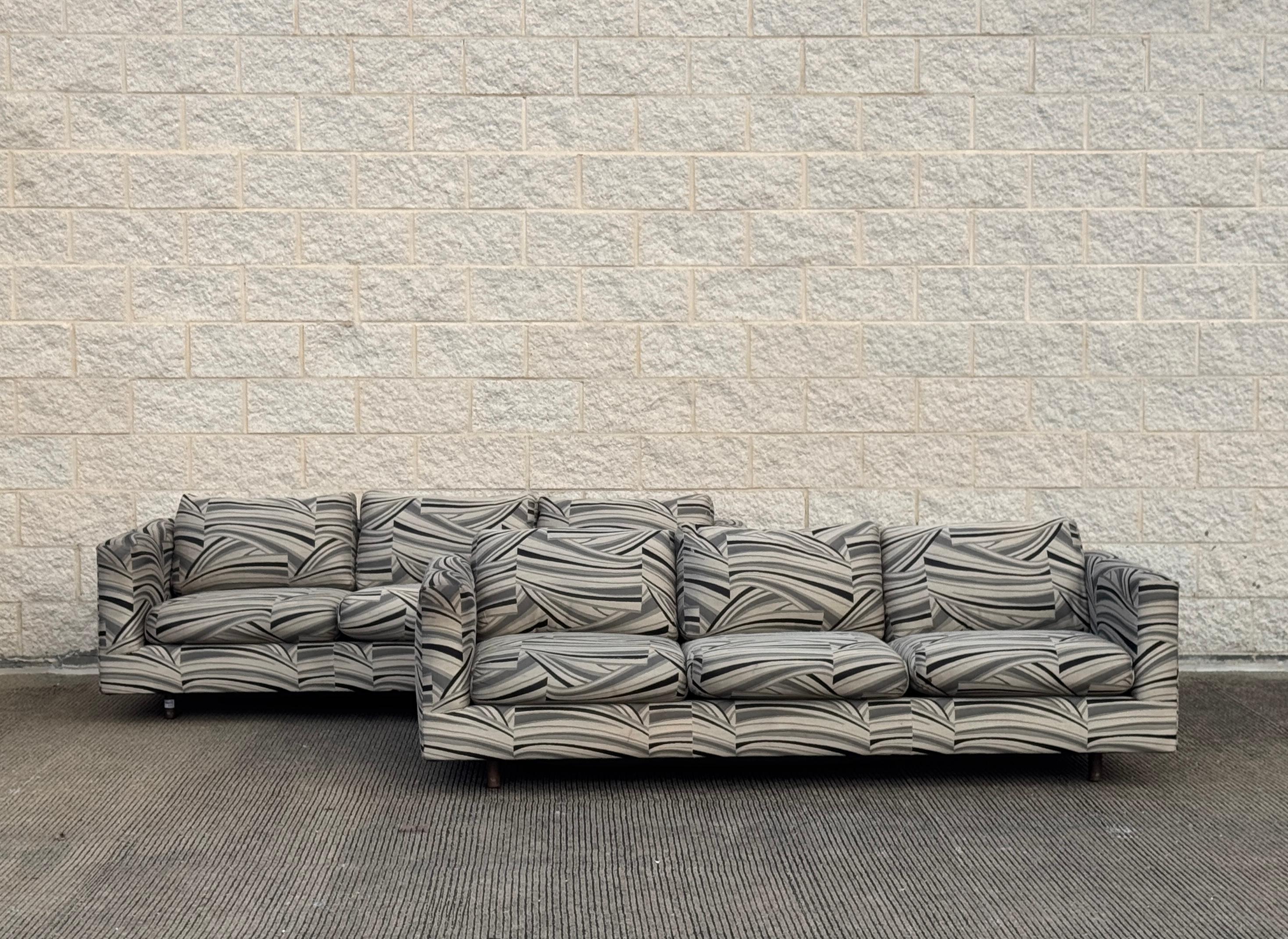 Late 20th-Century Tuxedo Sofas With Abstract Upholstery - Set of 2 For Sale 9