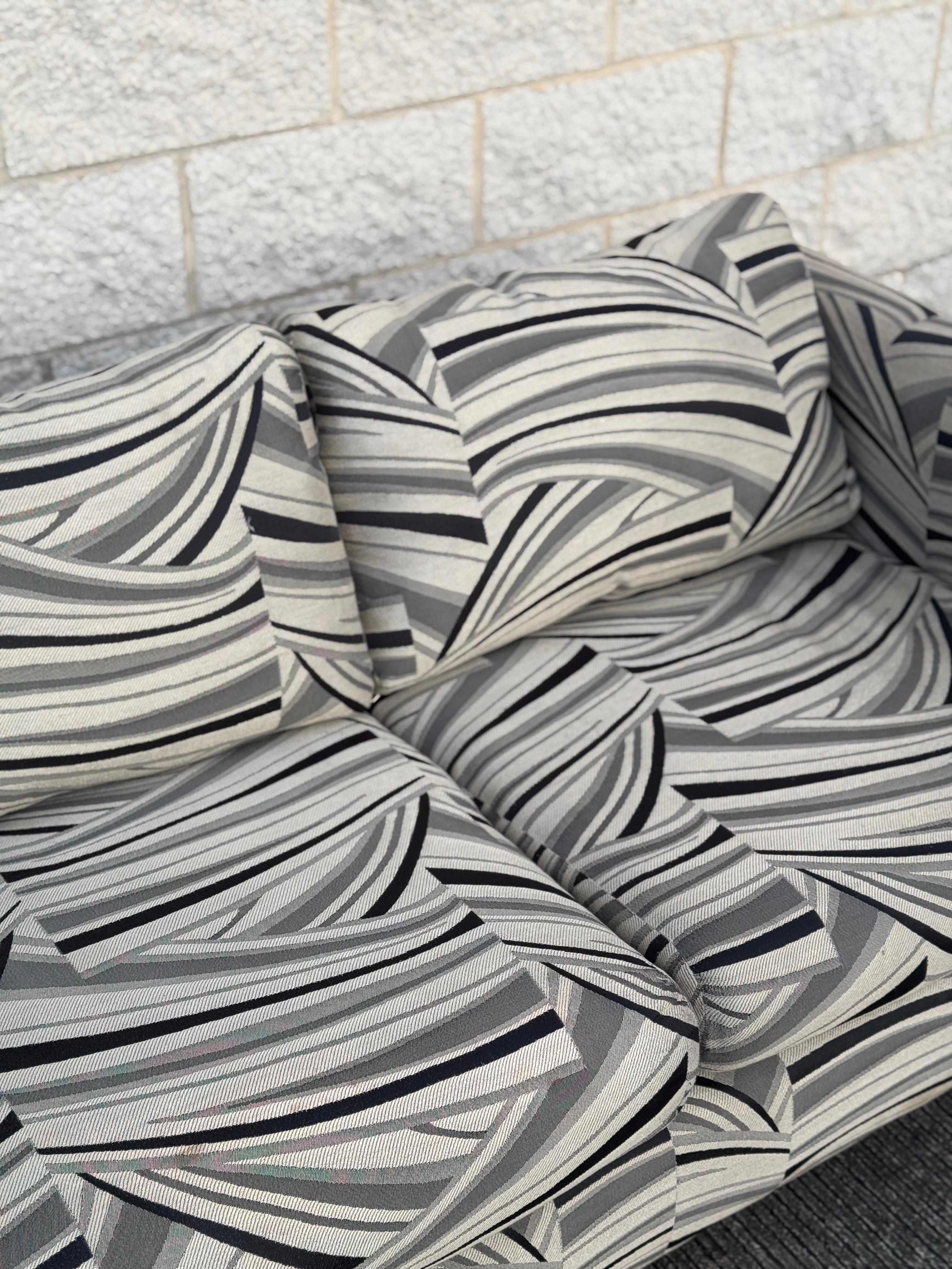 Late 20th-Century Tuxedo Sofas With Abstract Upholstery - Set of 2 For Sale 1
