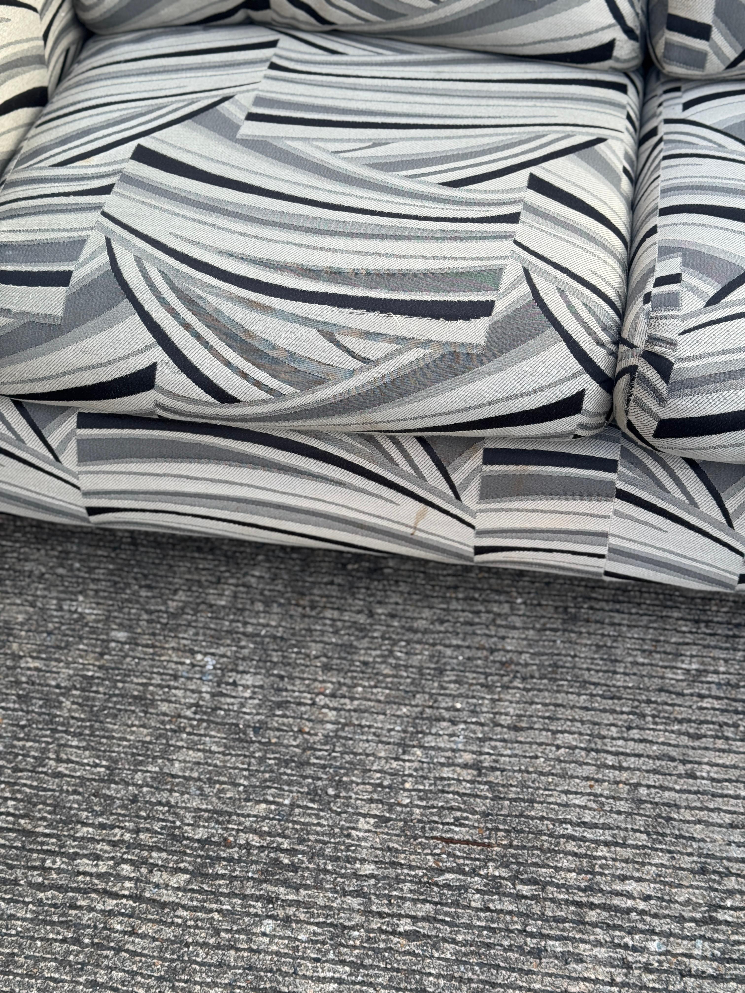 Late 20th-Century Tuxedo Sofas With Abstract Upholstery - Set of 2 For Sale 2
