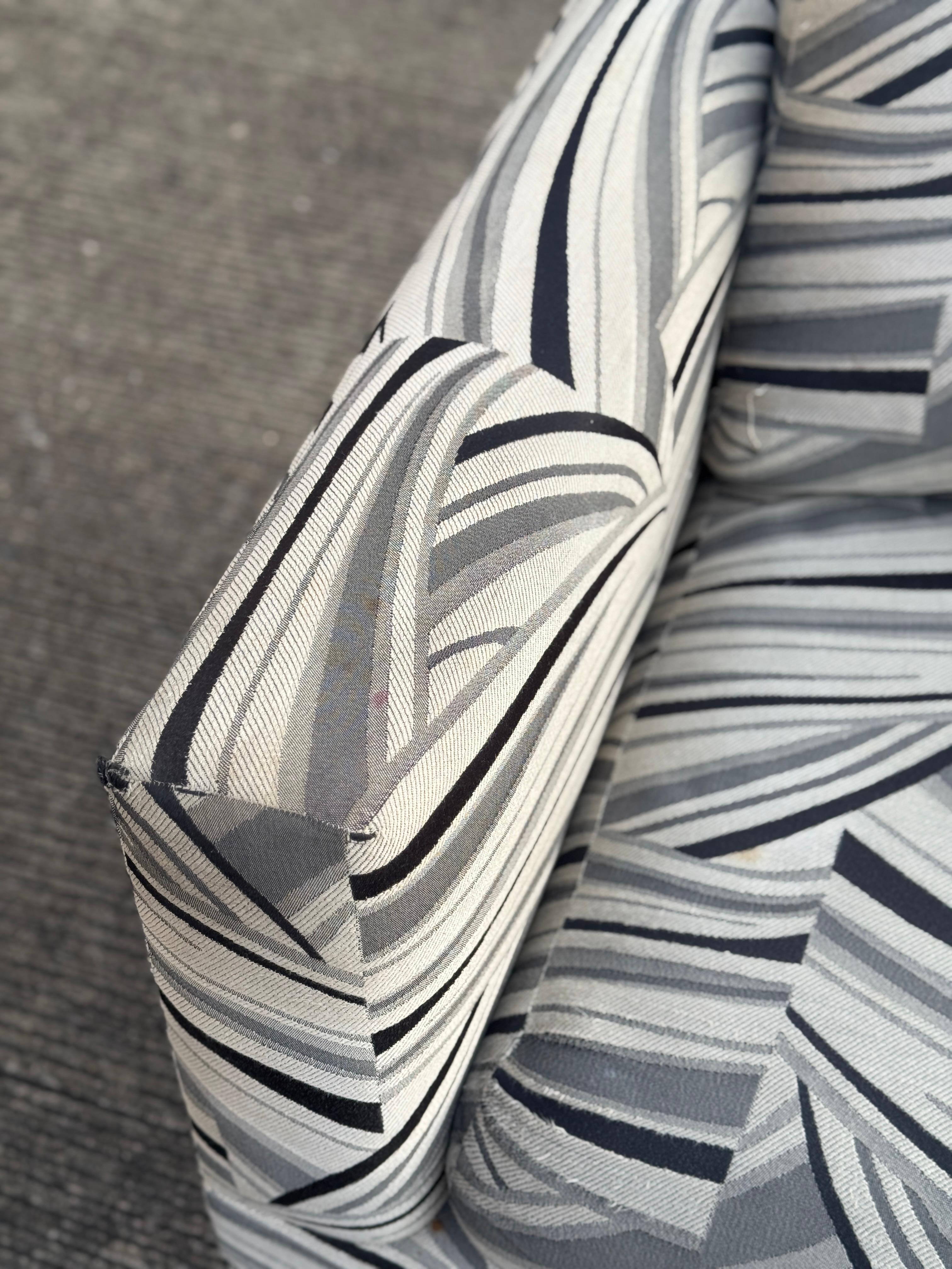 Late 20th-Century Tuxedo Sofas With Abstract Upholstery - Set of 2 For Sale 3