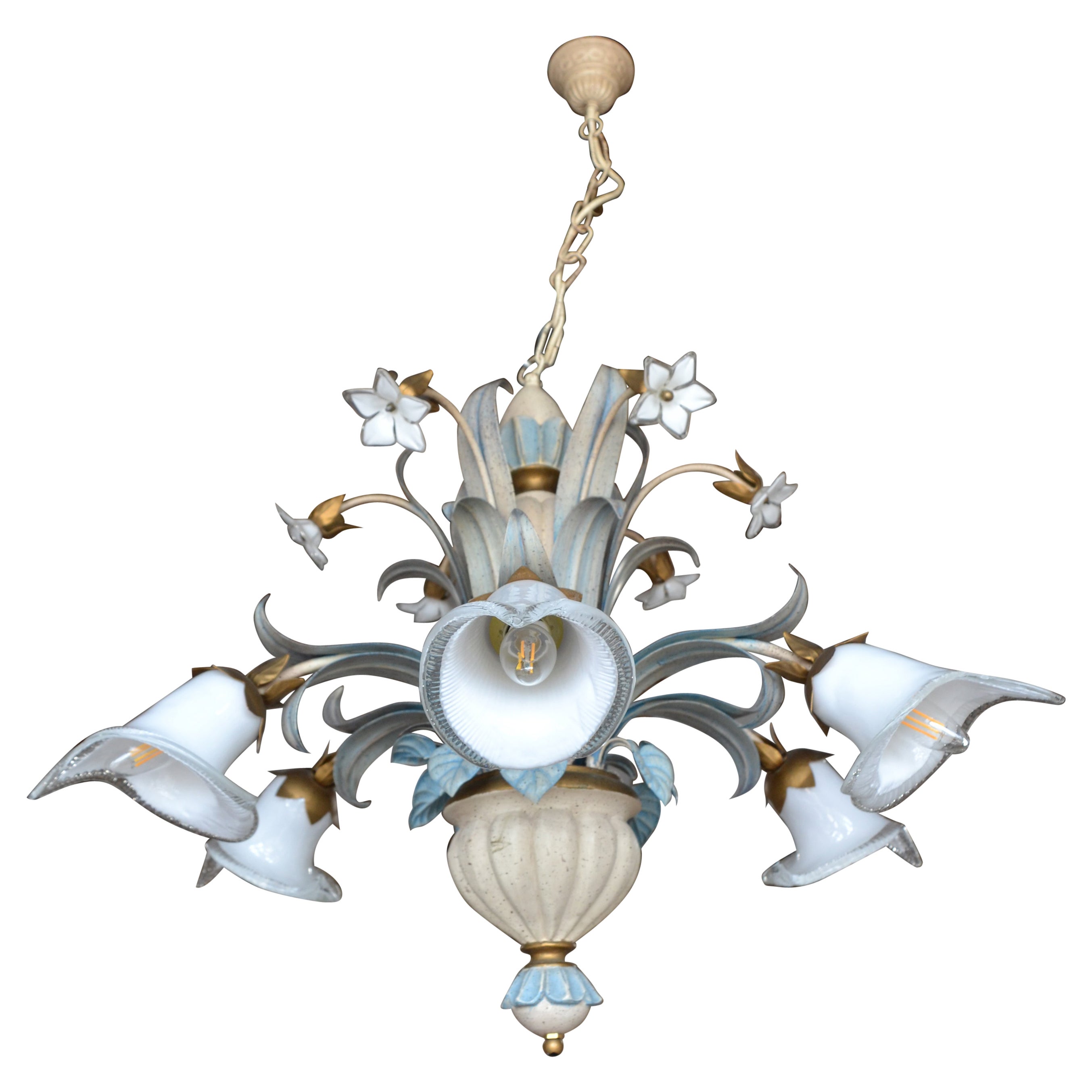 Lampadario veneziano a 5 luci della fine del XX secolo con fiori e paralumi bianchi in vendita