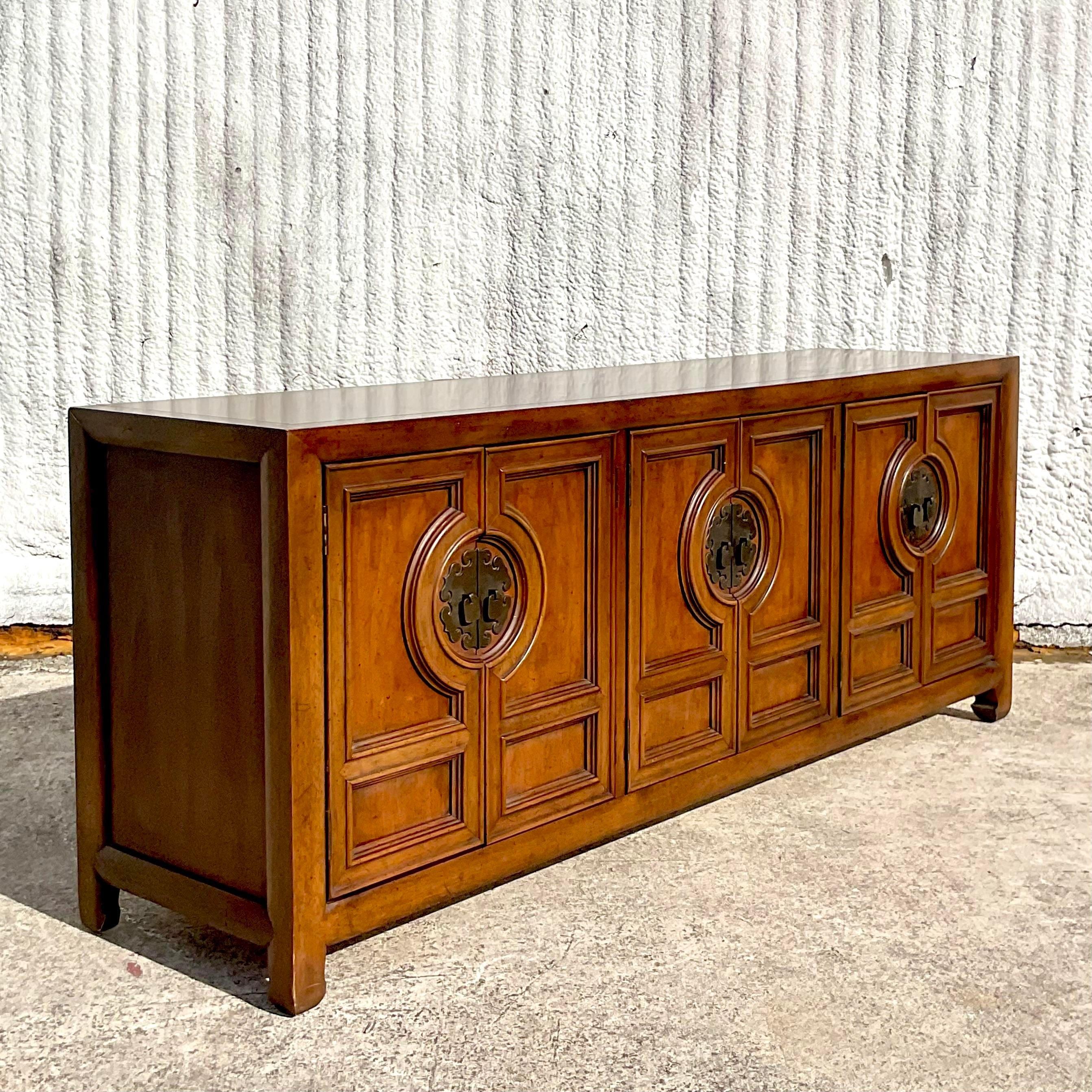 Late 20th Century Vintage Asian Century Furniture Medallion Credenza For Sale 2