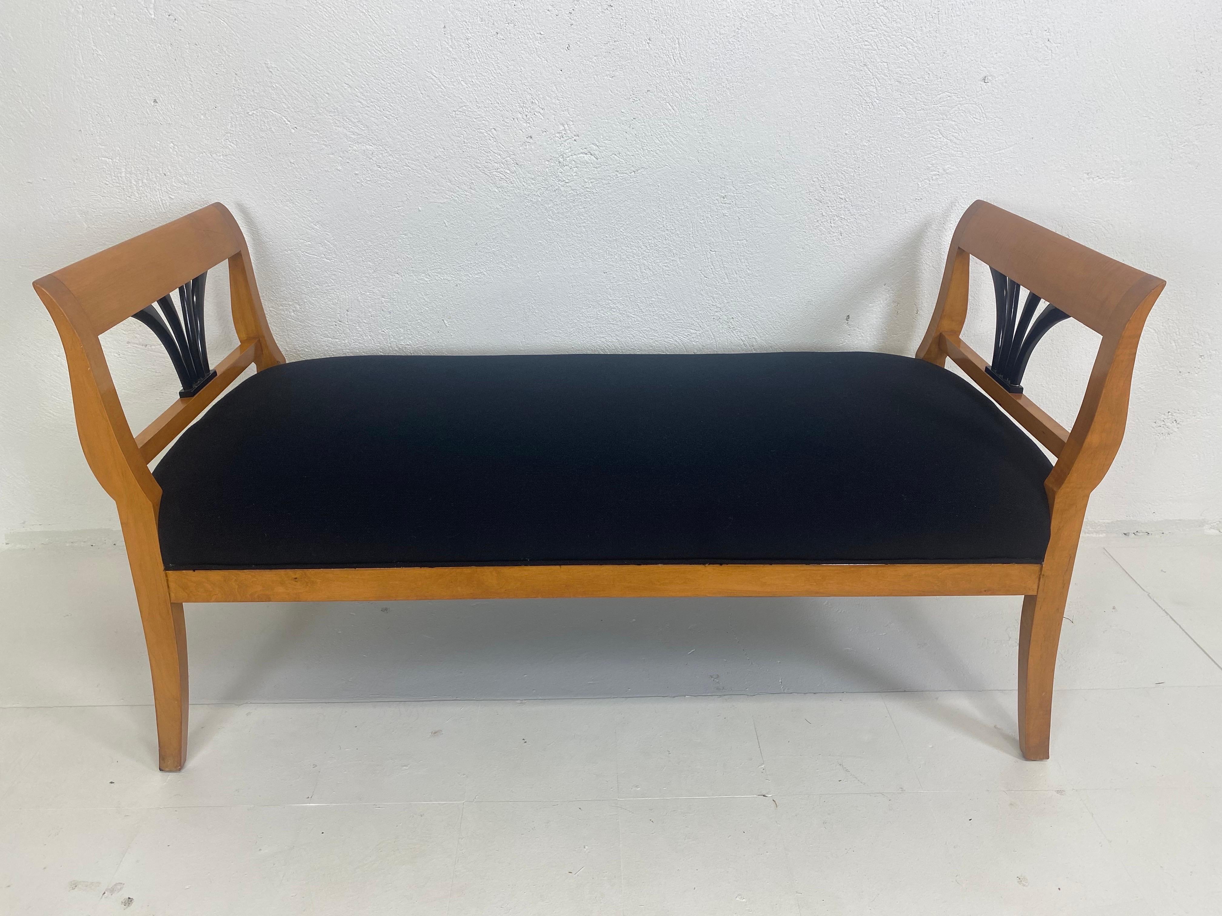 Fin du 20ème siècle, banc vintage de style Biedermeier nouvellement tapissé en vente 2