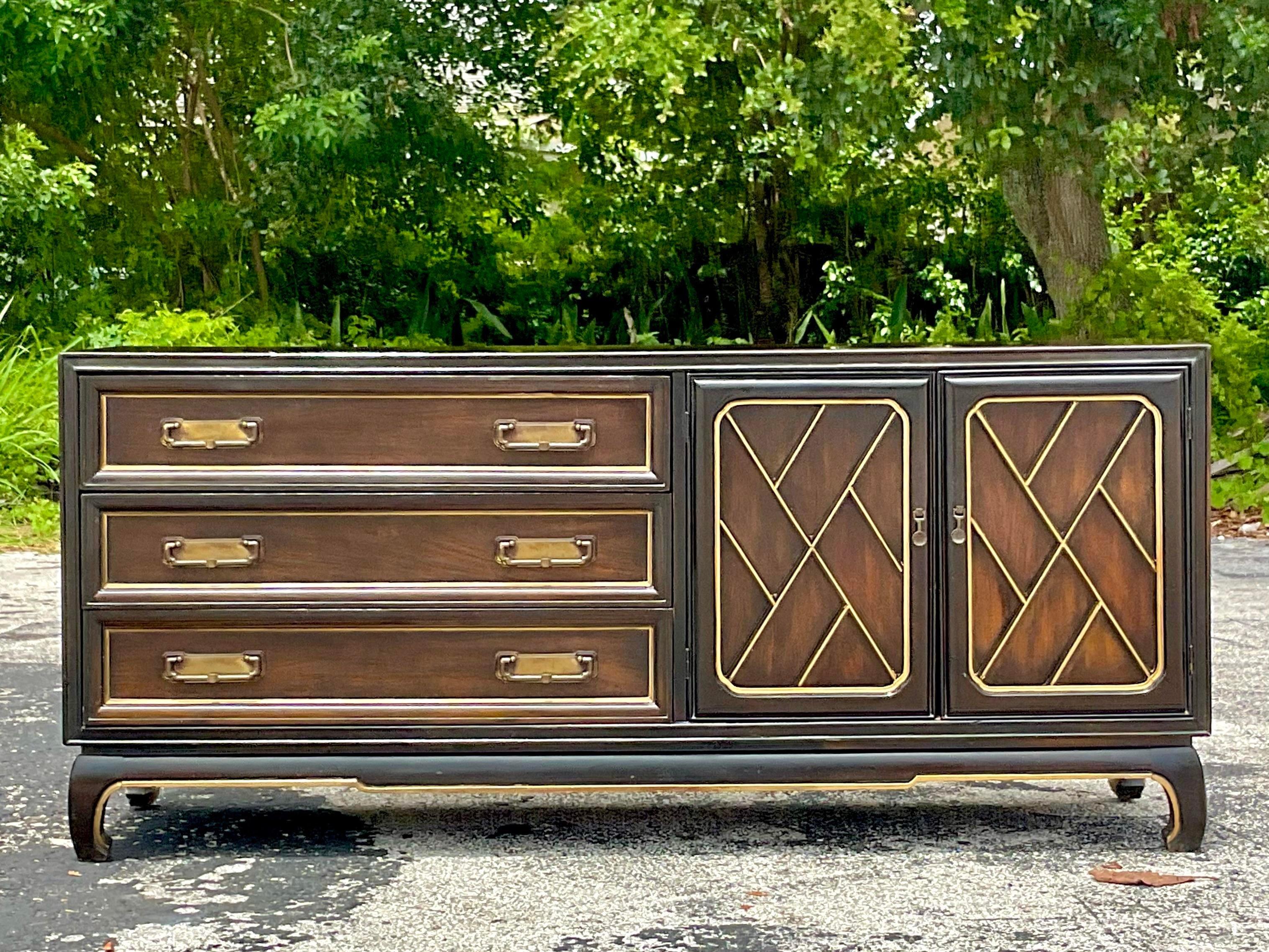 Late 20th Century Vintage American of Martinsville Chinese Chippendale Credenza For Sale 6