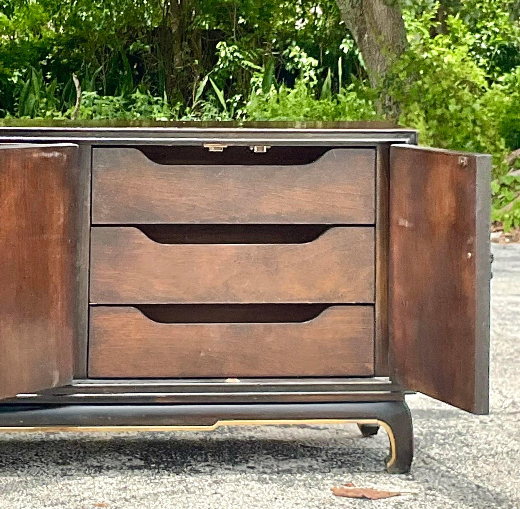 Late 20th Century Vintage American of Martinsville Chinese Chippendale Credenza For Sale 1