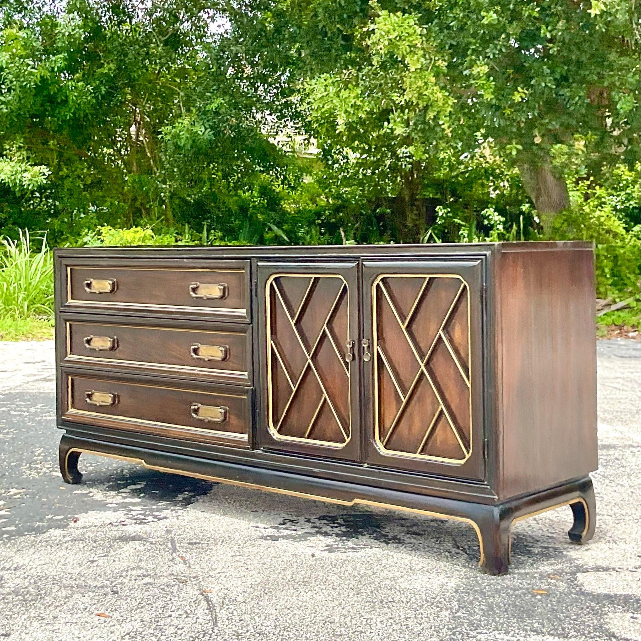 Late 20th Century Vintage American of Martinsville Chinese Chippendale Credenza For Sale 2