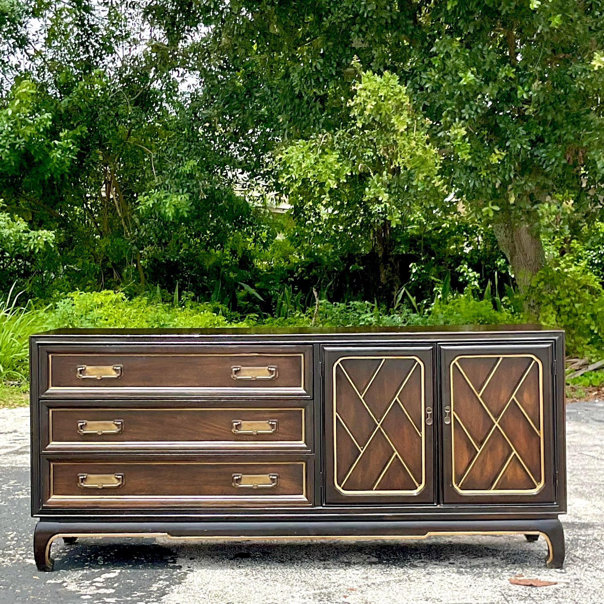 Late 20th Century Vintage American of Martinsville Chinese Chippendale Credenza For Sale 3