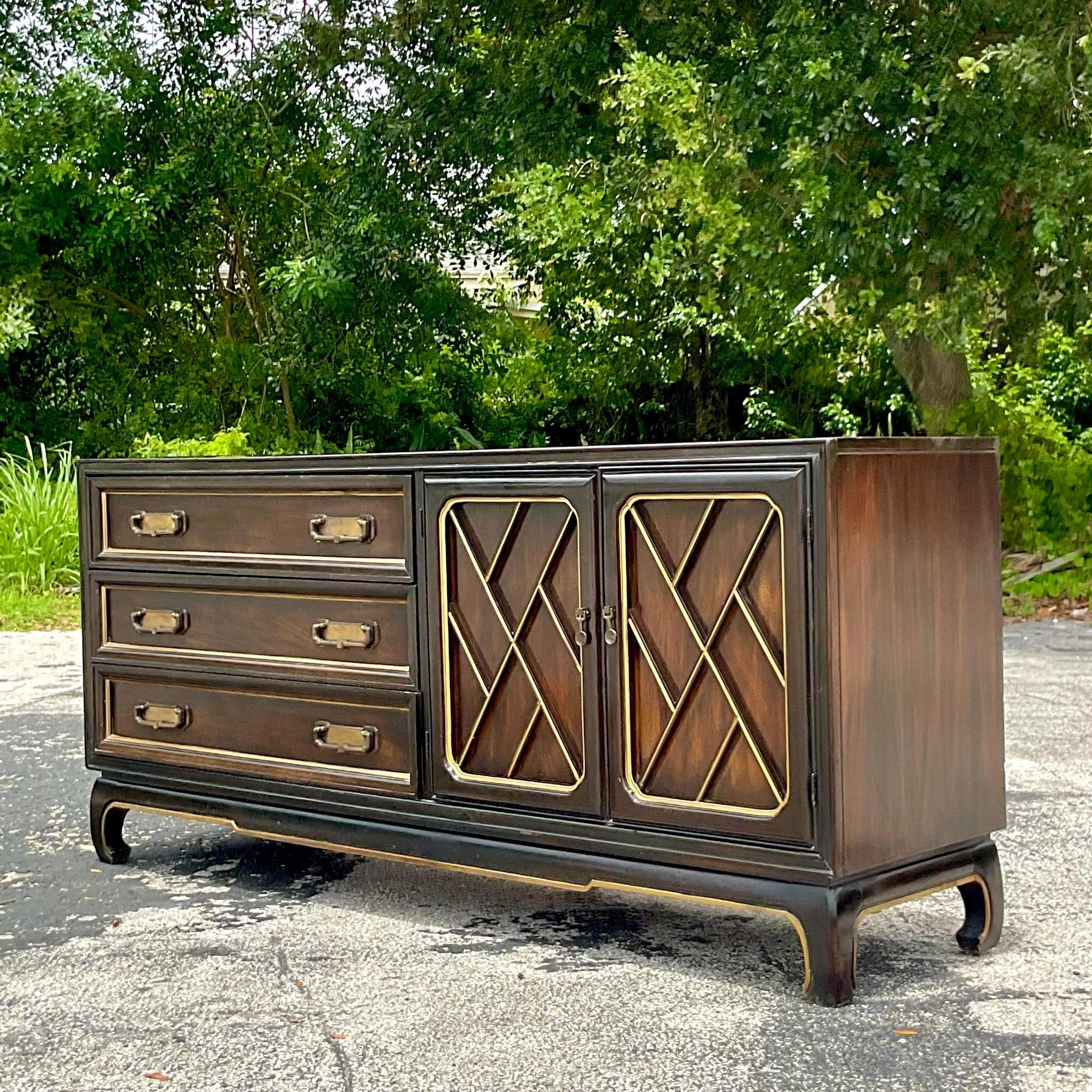 Late 20th Century Vintage American of Martinsville Chinese Chippendale Credenza For Sale 4
