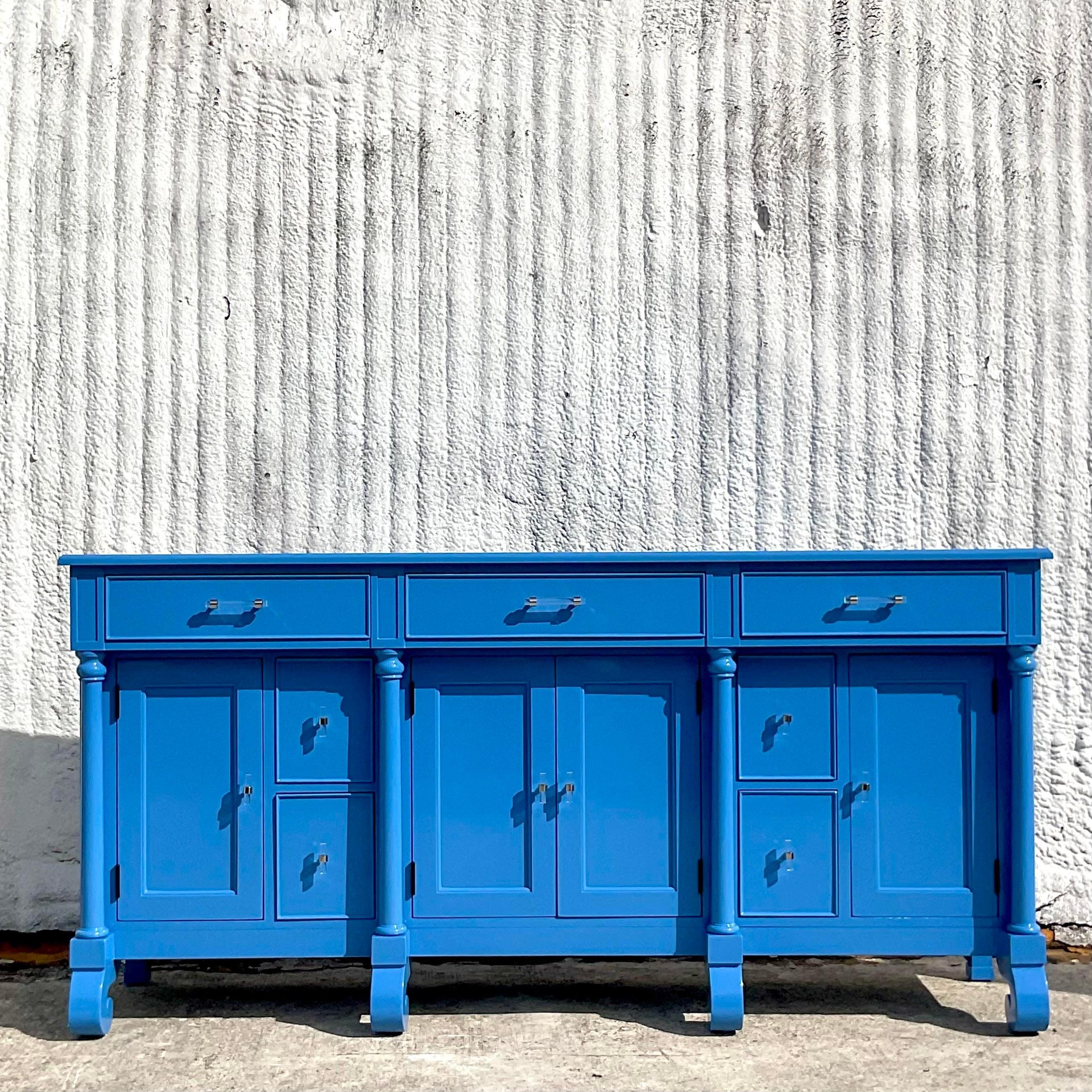 Fin du 20ème siècle Vintage Boho Bernhardt Crédence bleue laquée brillante en vente 1