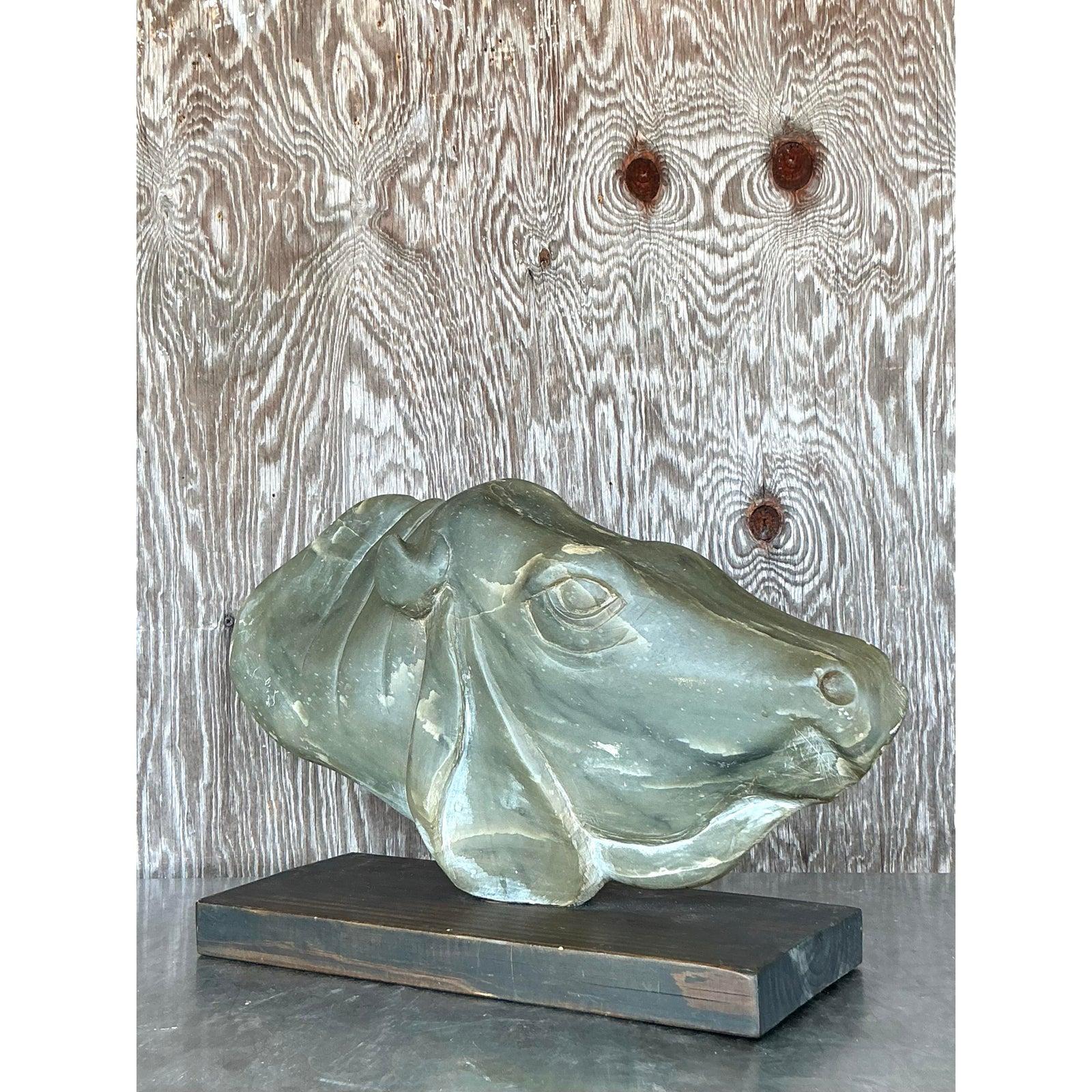 Busto di mucca in pietra ollare intagliato alla fine del 20° secolo, vintage e boho in vendita 2