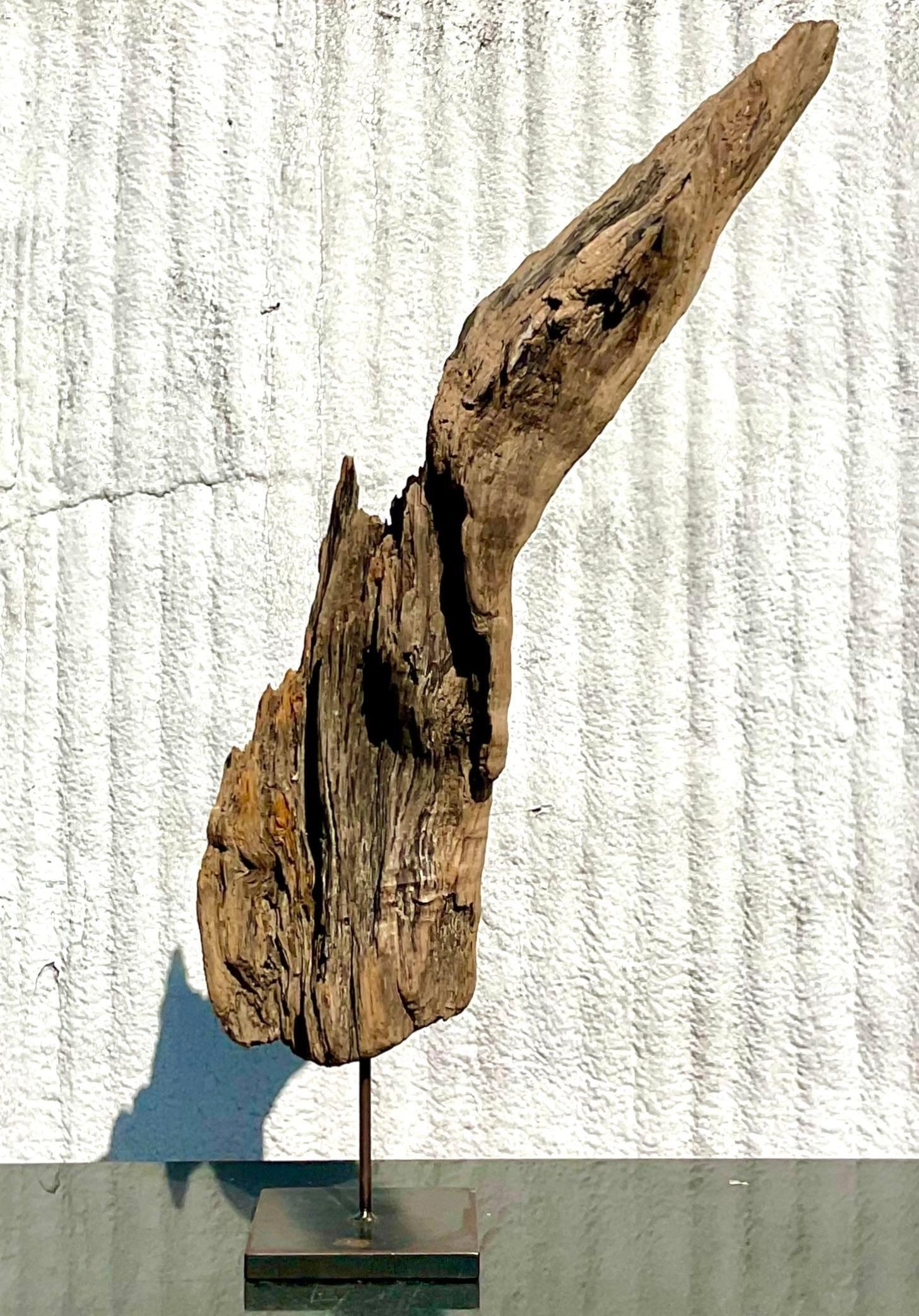 Eine fabelhafte Vintage-Boho-Skulptur. Ein schickes Monumentalstück aus Treibholz auf einem Stahlsockel. Ein echter Hingucker. Erworben aus einem Nachlass in Palm Beach.