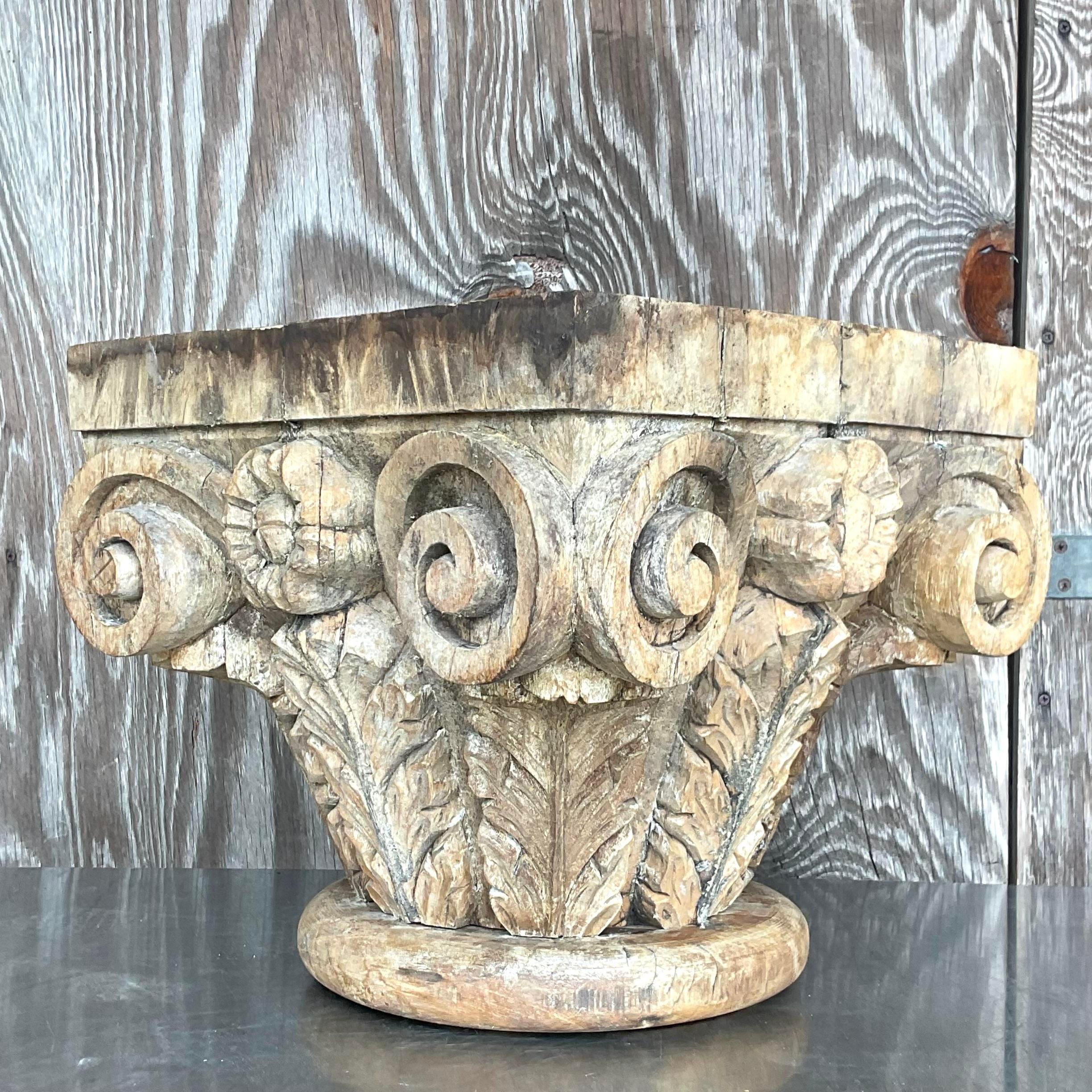 20ième siècle Fin du 20ème siècle Vintage Boho Table d'appoint à colonne sculptée à la main en vente