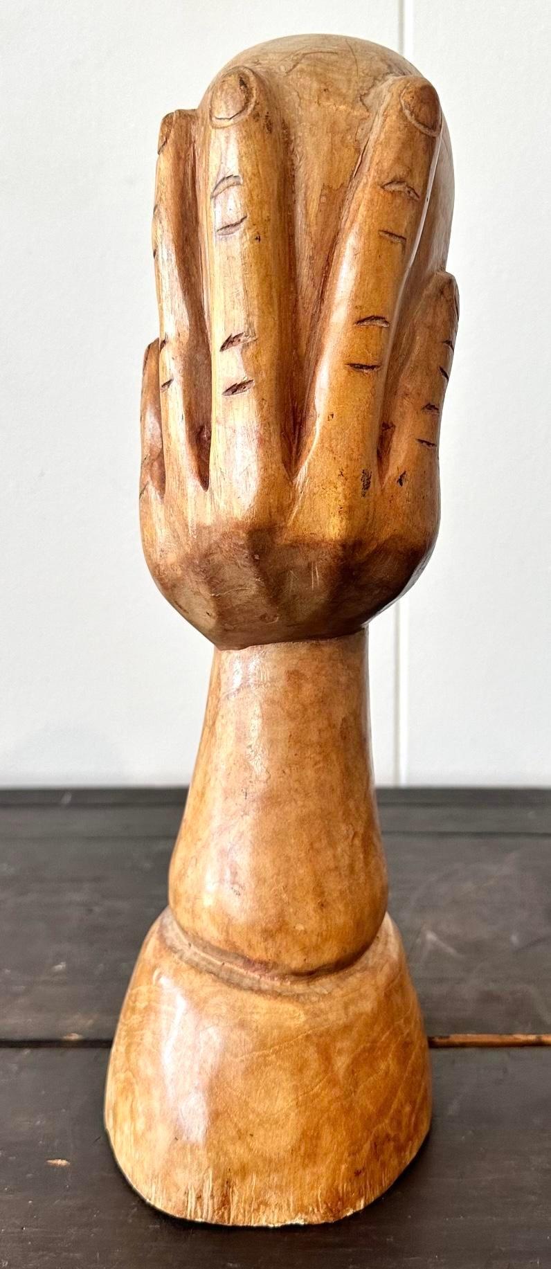 Bohémien Teschio in legno intagliato a mano di Wood Wood, scultura della fine del XX secolo $ in vendita