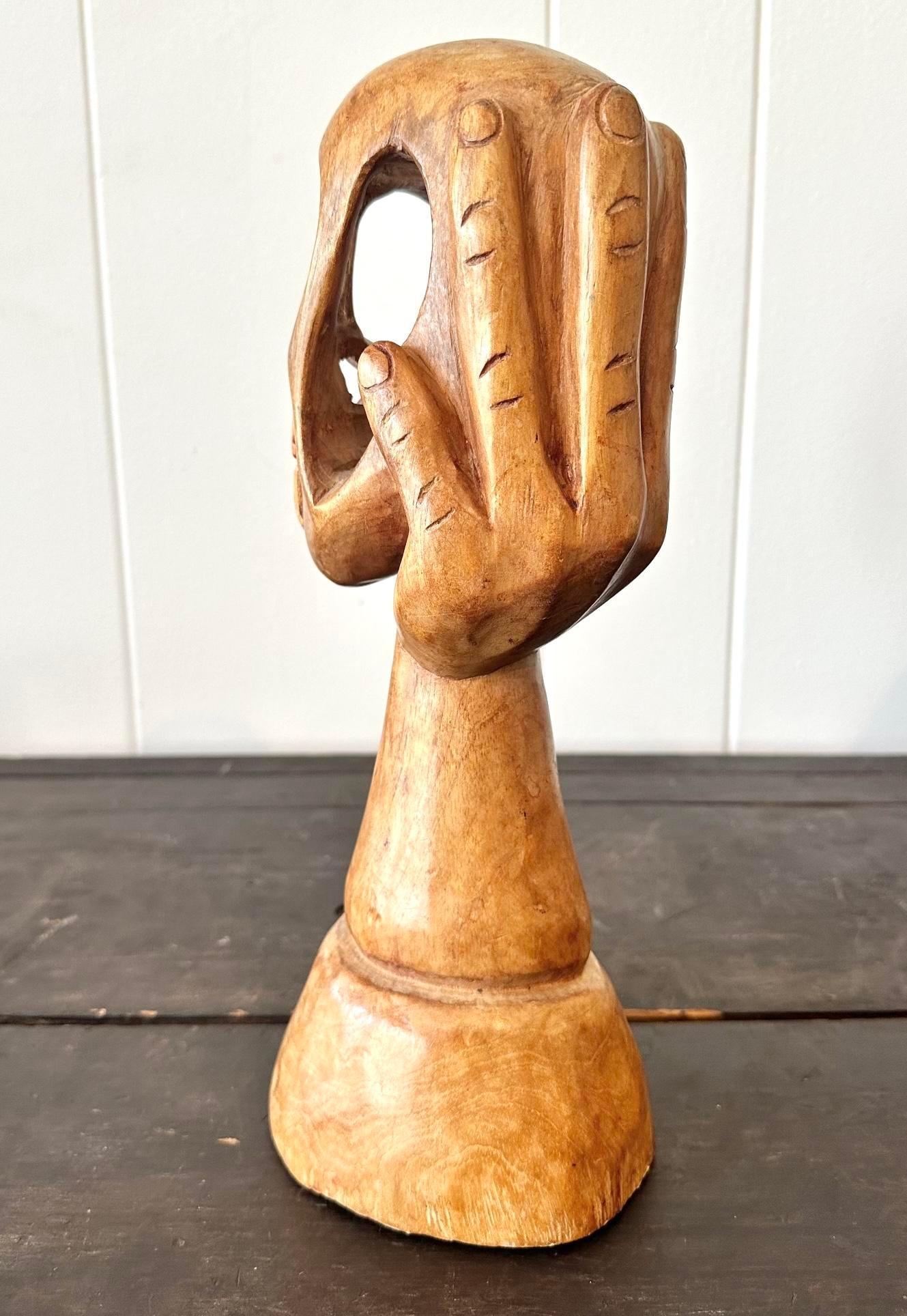 Nordamericano Teschio in legno intagliato a mano di Wood Wood, scultura della fine del XX secolo $ in vendita