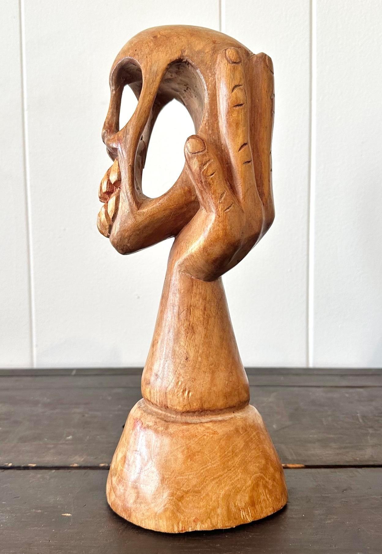 Teschio in legno intagliato a mano di Wood Wood, scultura della fine del XX secolo $ In condizioni buone in vendita a West Palm Beach, FL