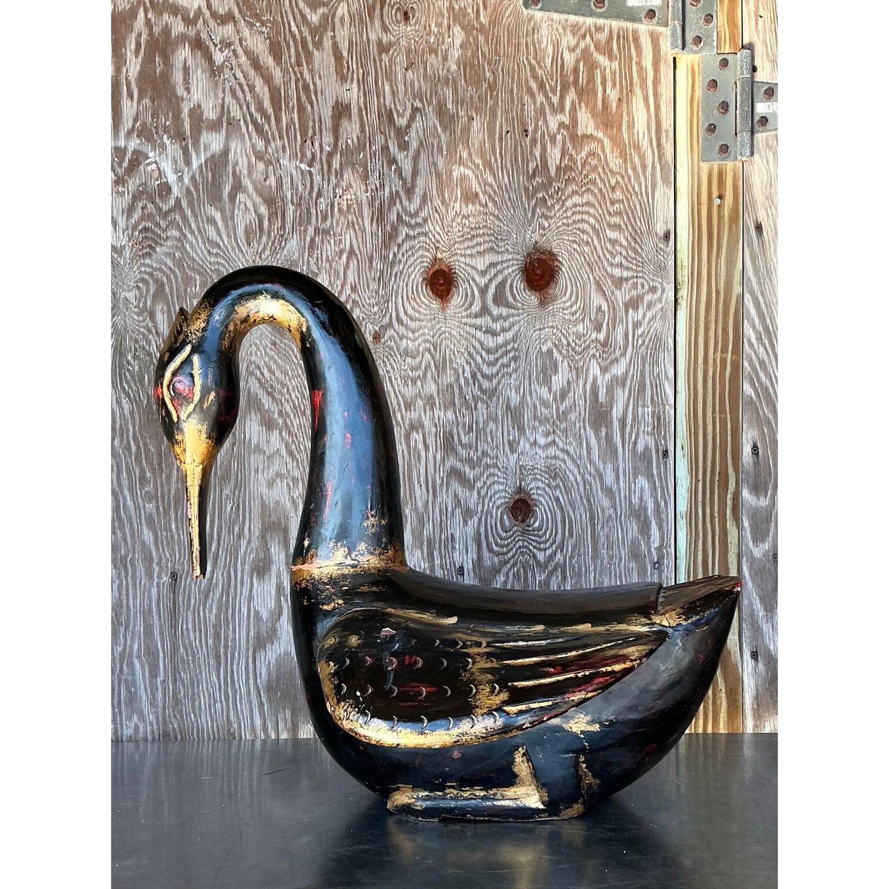 Mid-Century moderno Cigno in legno intagliato dipinto a mano di Boho della fine del XX secolo in vendita