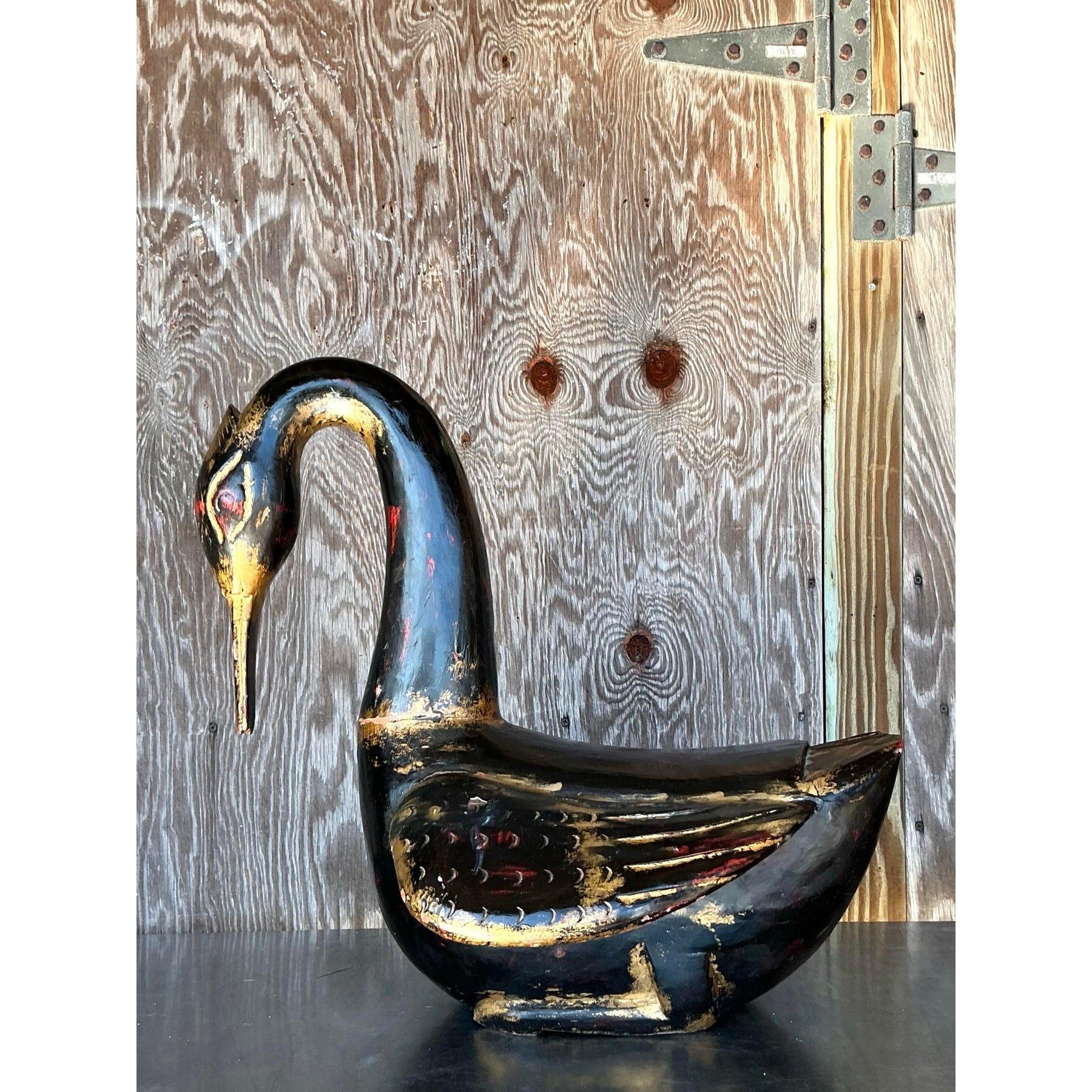 Oro Cigno in legno intagliato dipinto a mano di Boho della fine del XX secolo in vendita