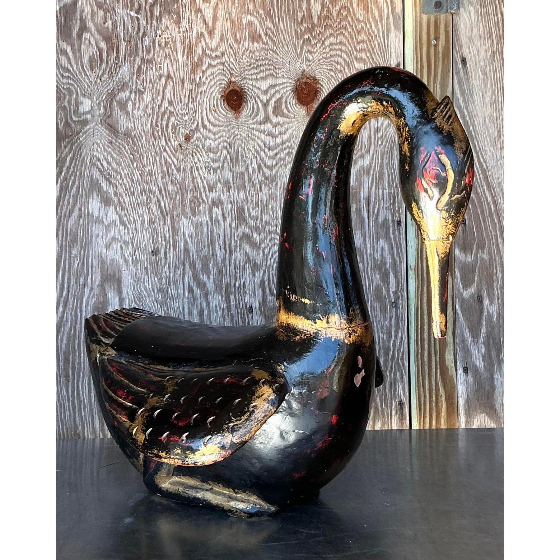 Cigno in legno intagliato dipinto a mano di Boho della fine del XX secolo in vendita 2
