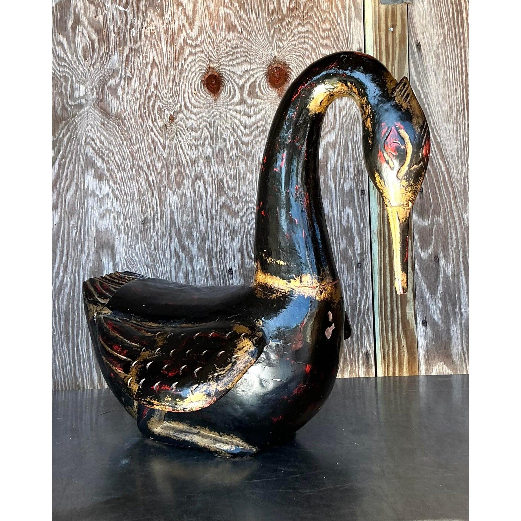 Cigno in legno intagliato dipinto a mano di Boho della fine del XX secolo in vendita 3