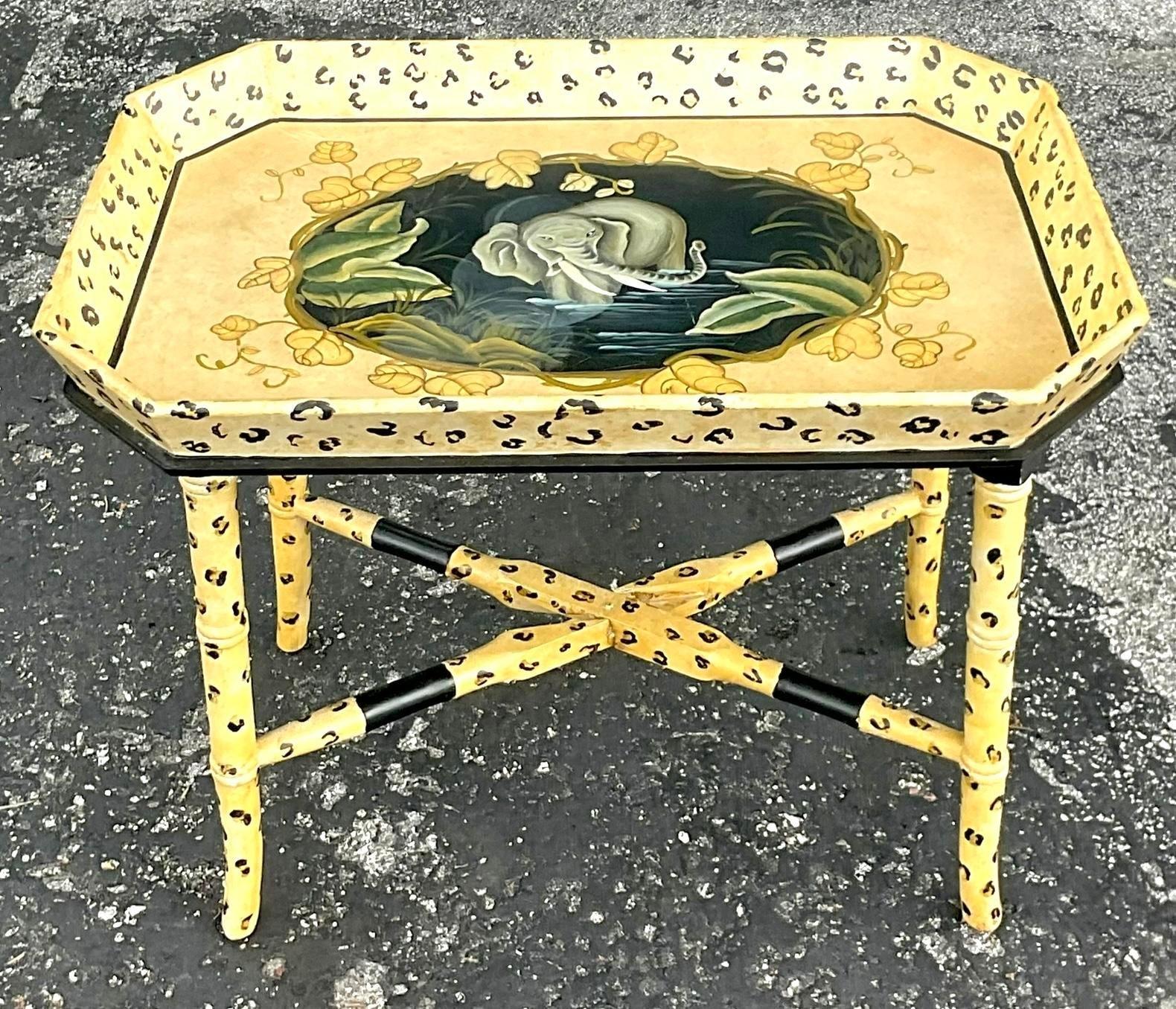Une table basse Boho vintage de style américain distinctif, dotée d'un plateau éléphant peint à la main. Cette pièce unique allie un art bohémien vibrant à un design fonctionnel, servant à la fois de point focal étonnant et d'ajout pratique à tout