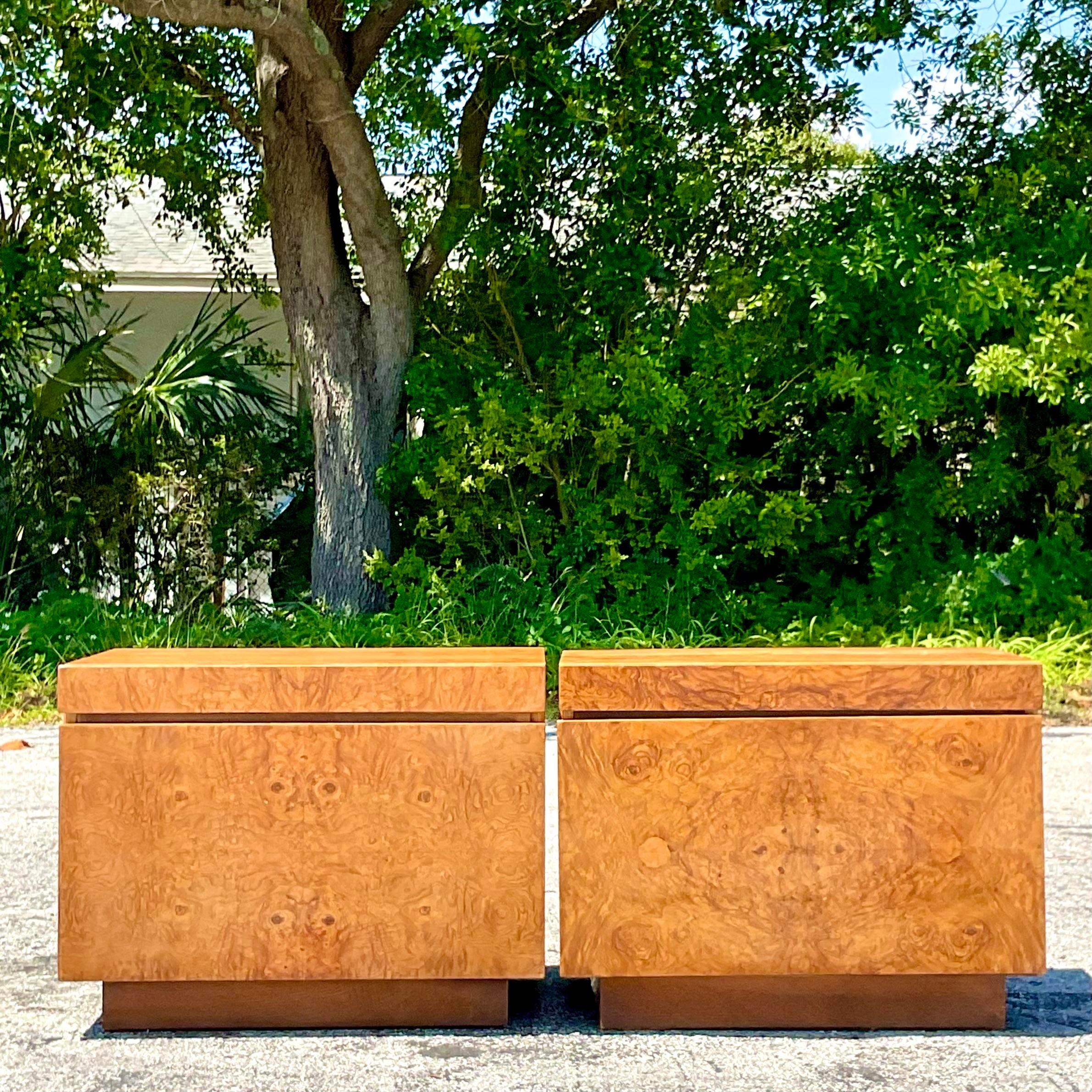 Paire de tables de nuit en bois de loupe Boho Lane Wood de la fin du 20e siècle Bon état à west palm beach, FL