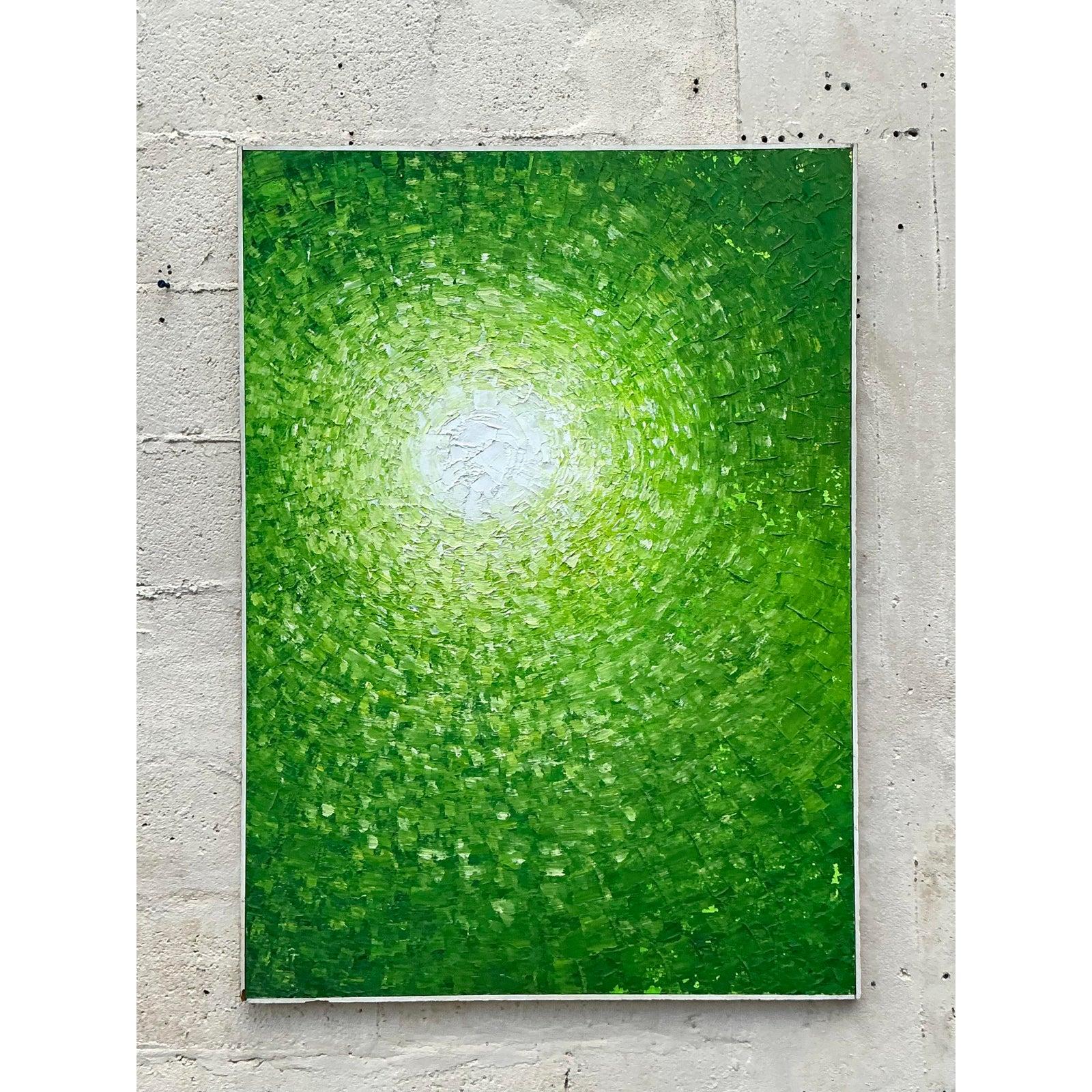 Tauchen Sie ein in die fesselnde Tiefe dieses abstrakten Original-Ölgemäldes im Vintage-Stil auf Karton. Ein atemberaubendes Beispiel für texturale Kunstfertigkeit. Dieses Stück zeigt einen reichen Wandteppich aus Grüntönen, von tiefem Wald bis zu