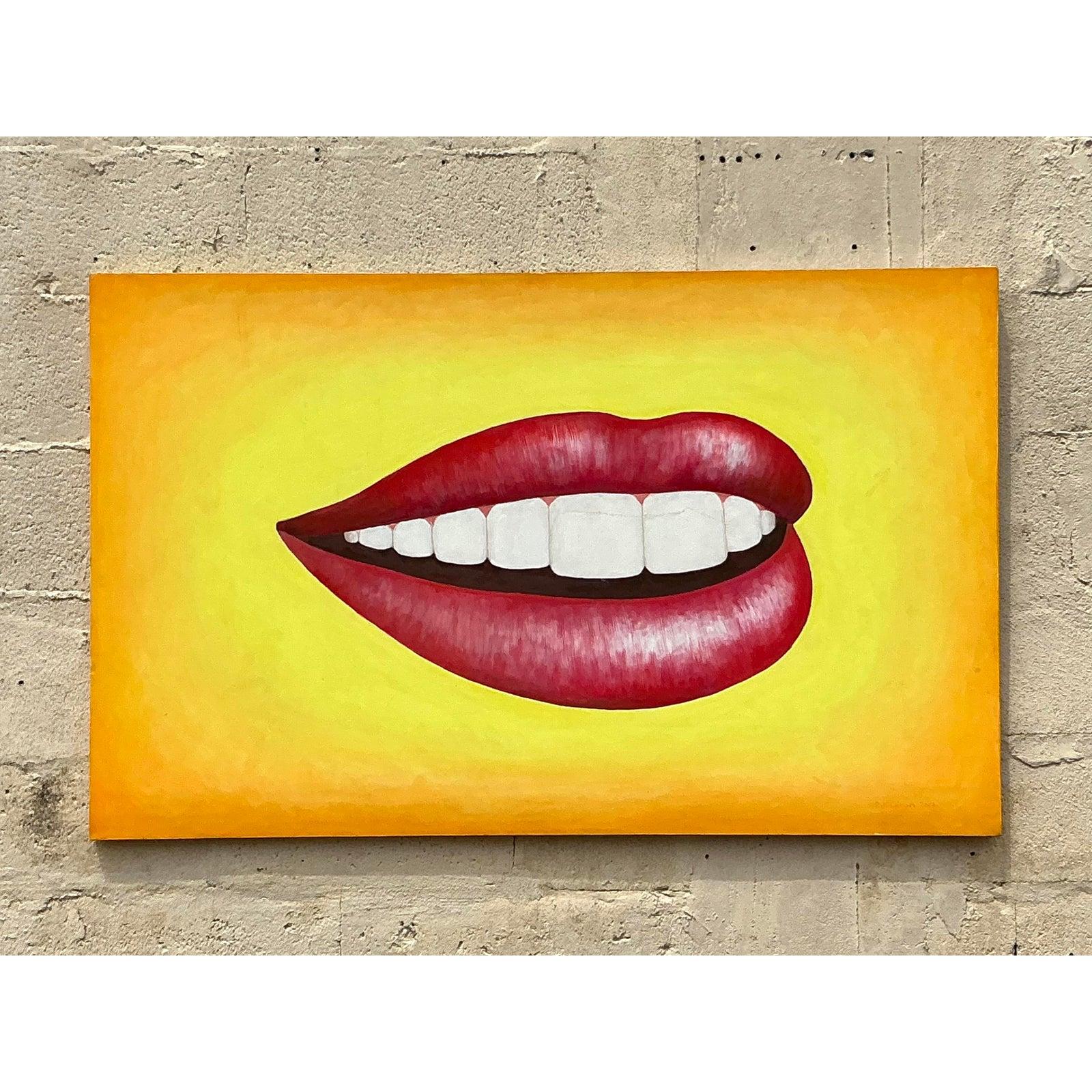 Audace, sfacciato e assolutamente indimenticabile, questo originale dipinto a olio raffigurante labbra rosse su uno sfondo giallo-arancione è un vero e proprio pezzo forte per interni eclettici e moderni. Il sorriso stilizzato e lussurioso esplode