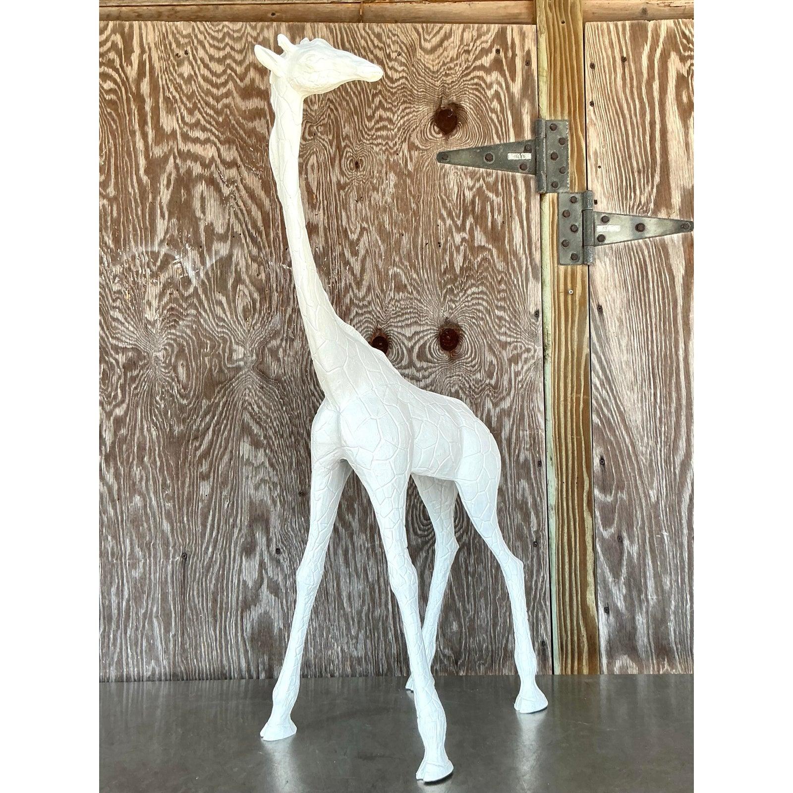 Girafe en plâtre Boho de la fin du 20e siècle Bon état - En vente à west palm beach, FL
