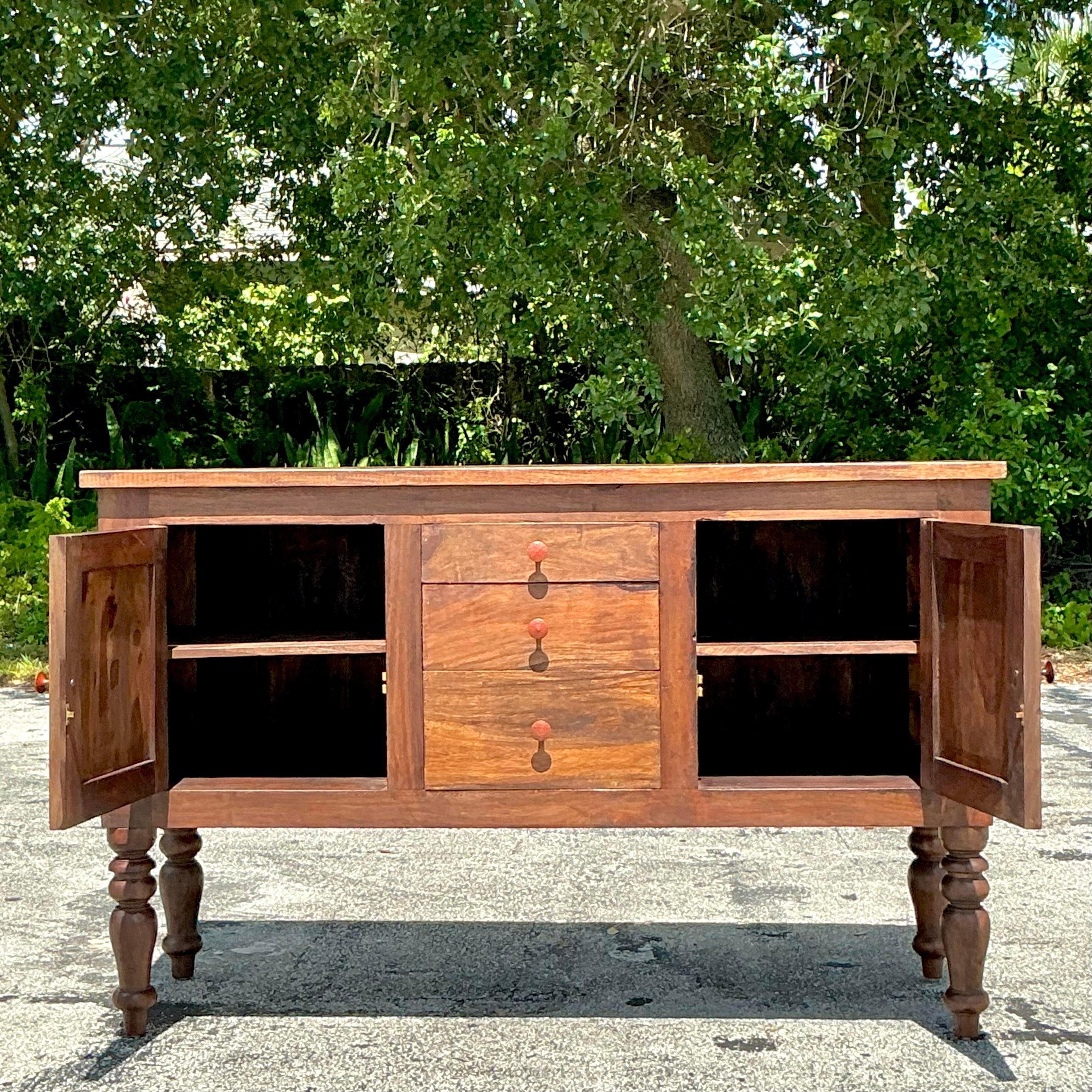 Credenza rústica boho vintage de finales del siglo XX Estadounidense