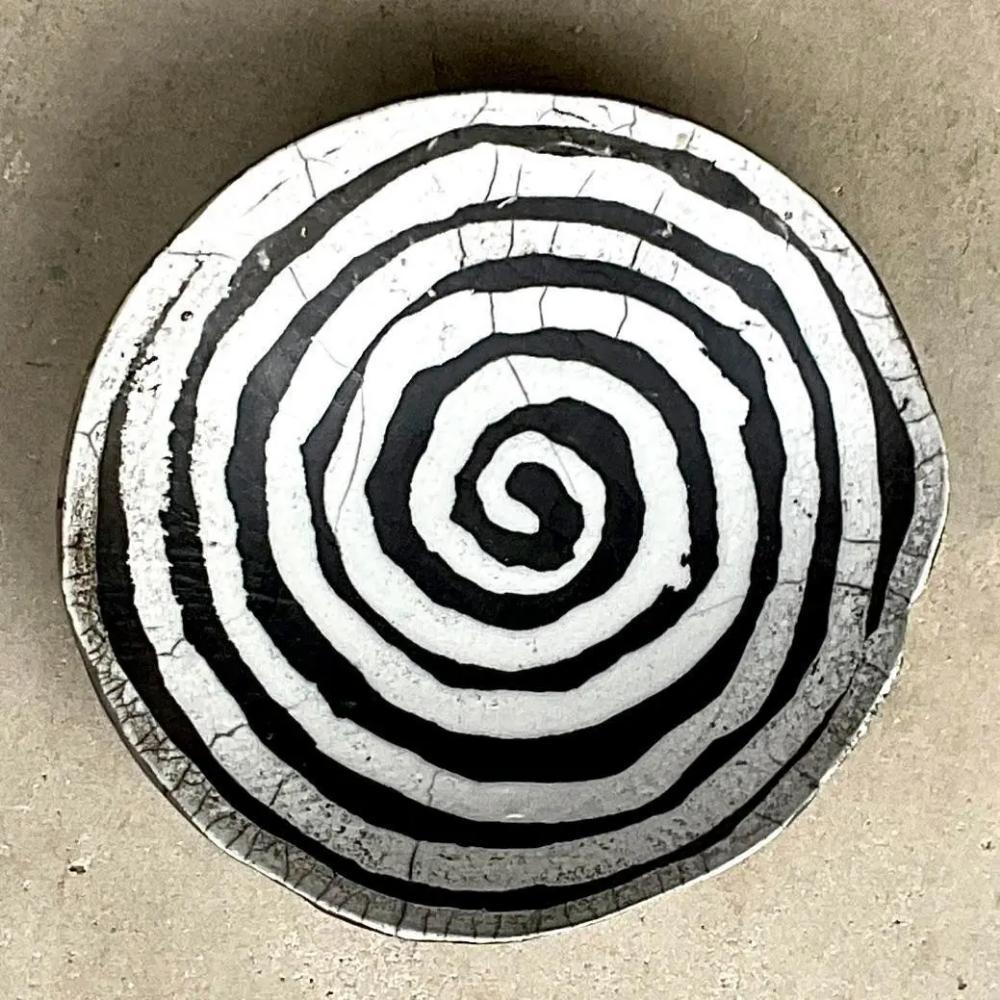 Vintage Boho Spiral Studio Pottery-Schale aus dem späten 20. Jahrhundert, signiert C. Heck, Vintage (amerikanisch) im Angebot