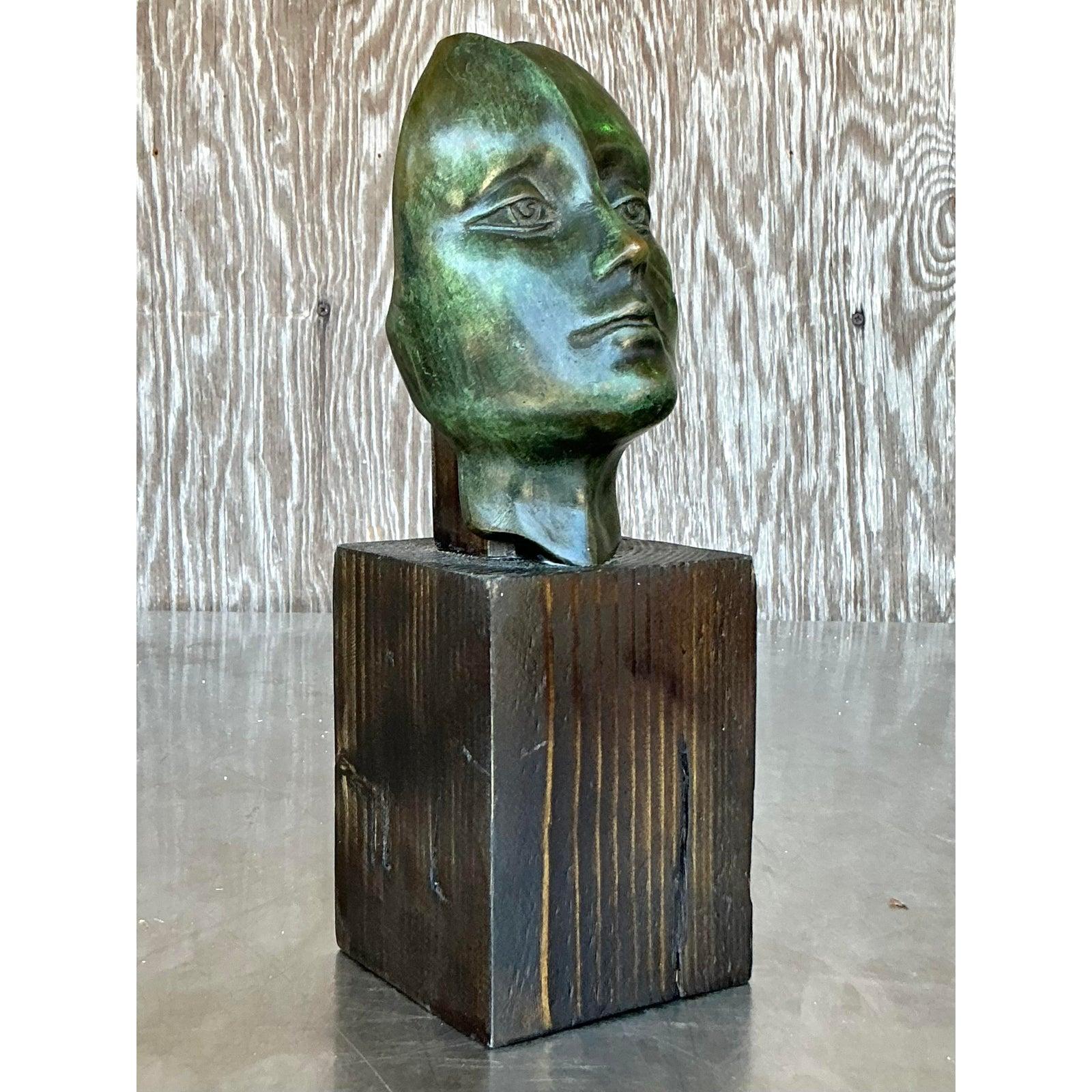 Américain Sculpture abstraite en bronze de la fin du 20e siècle représentant une femme en vente