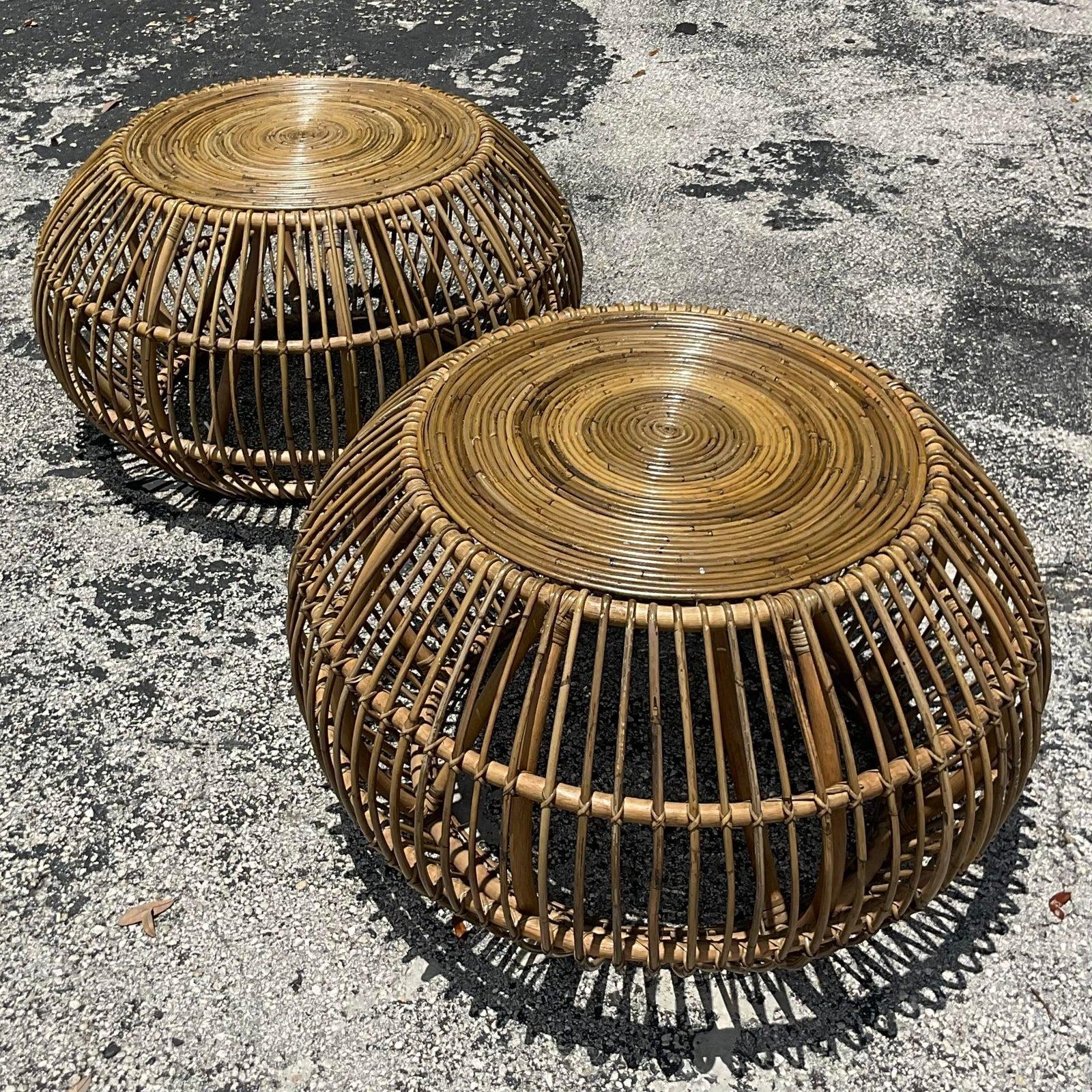Paire de tables d'appoint en rotin courbé de style côtier de la fin du 20e siècle, d'après Albini Bon état - En vente à west palm beach, FL