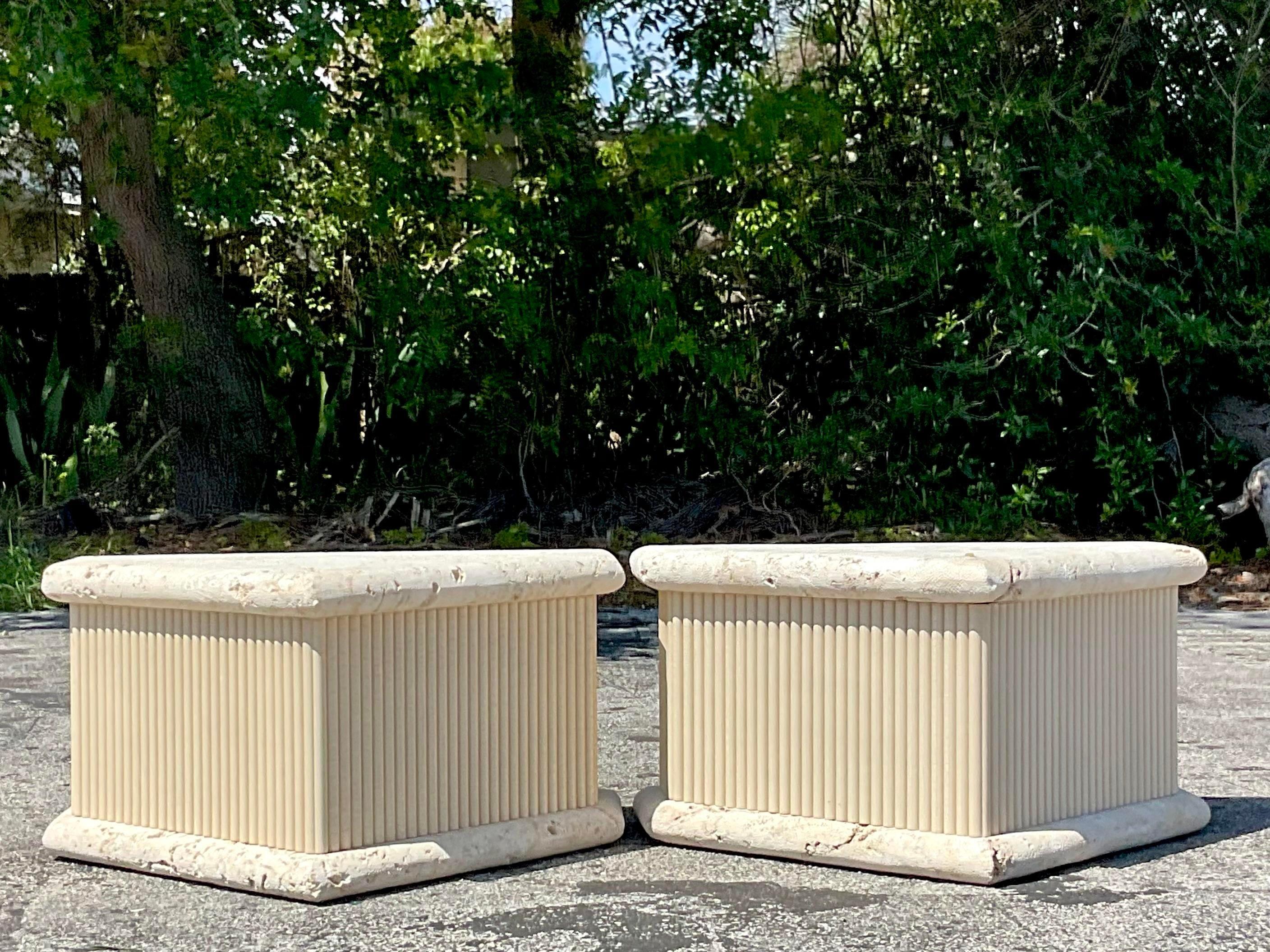 Fin du 20ème siècle Vintage Coastal Coquina Stone Side Tables - a Pair Bon état - En vente à west palm beach, FL