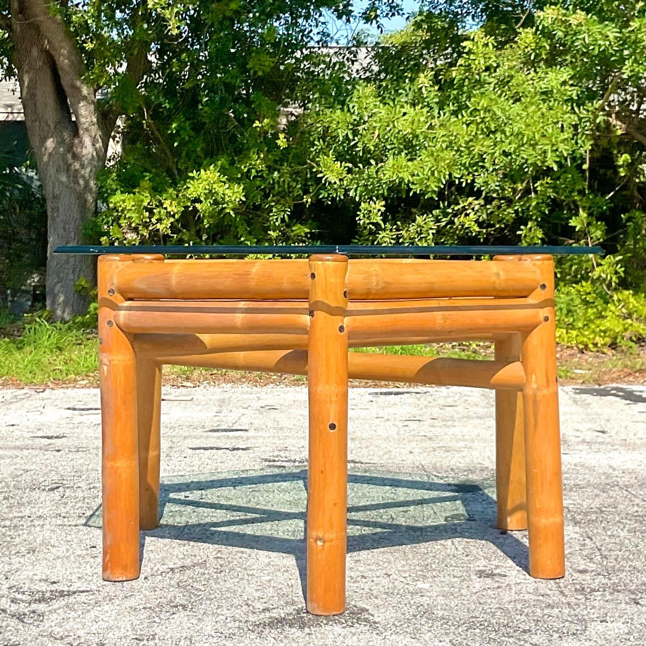 Table de salle à manger octogonale en bambou éléphant côtier de la fin du 20e siècle Bon état - En vente à west palm beach, FL