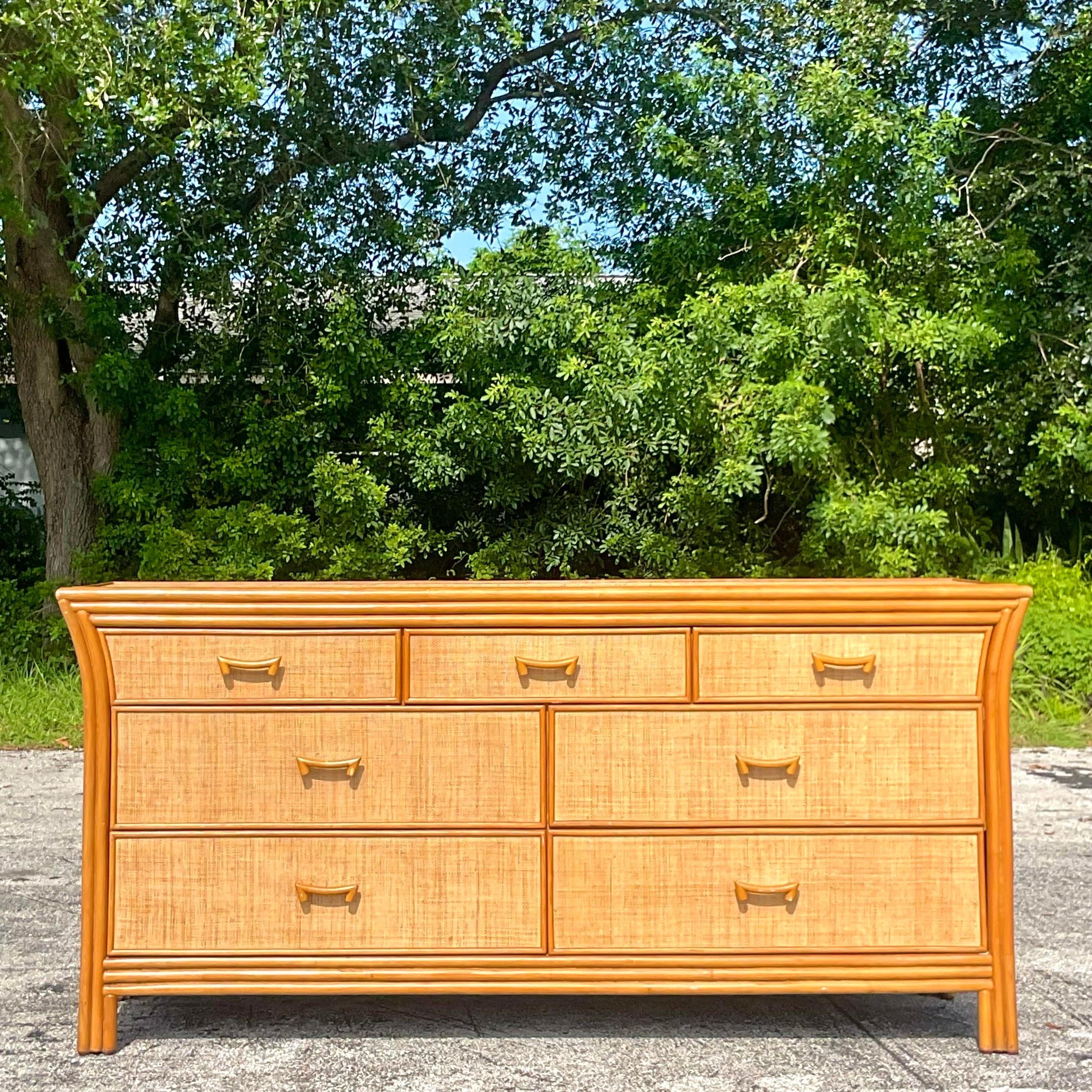 Philippin Fin du 20ème siècle Vintage Coastal Grasscloth Dresser en vente