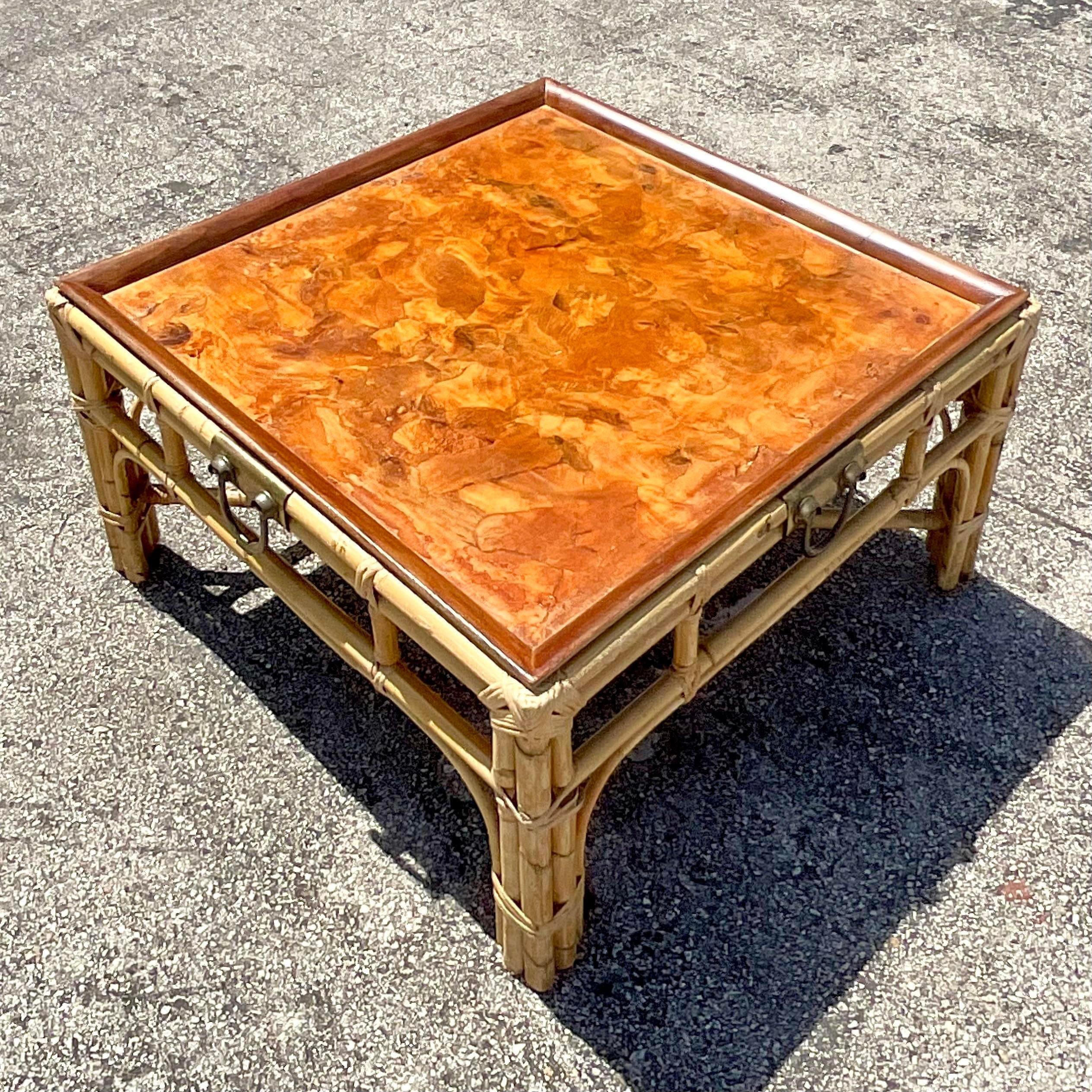 Table basse en rotin et bois de bourgogne italien de la fin du 20e siècle en vente 1