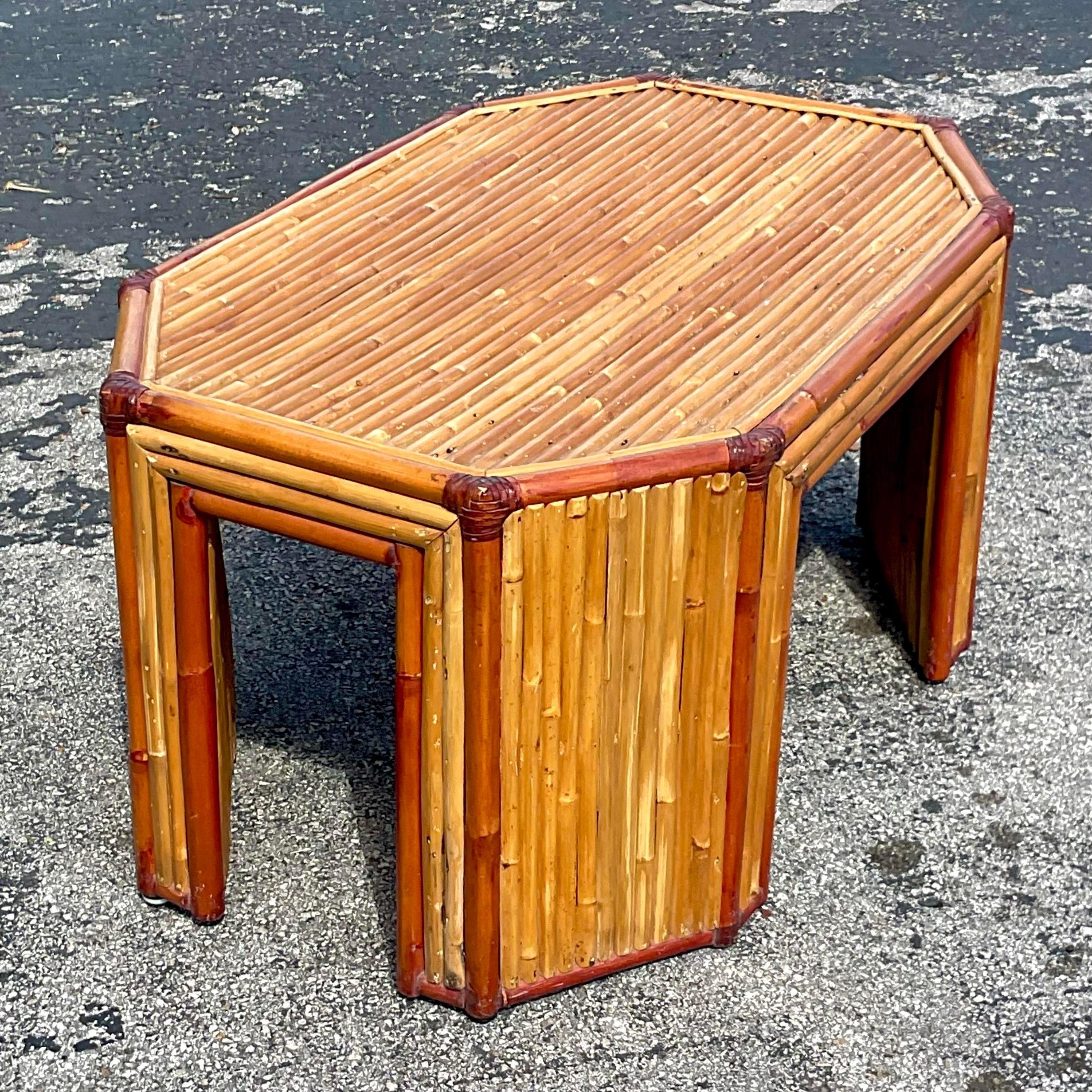 Table basse en rotin octogonale de style côtier de la fin du 20e siècle en vente 2